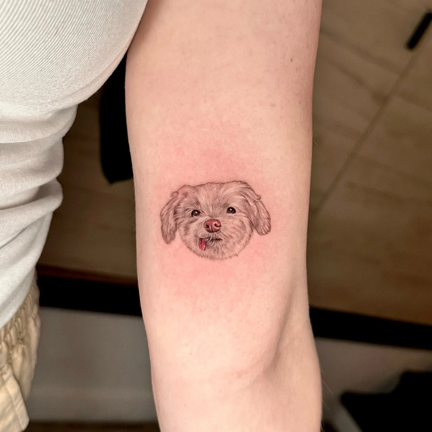 The Art of the Portrait with Iwon 🐾✨

There is nothing more special than carrying a tribute to your best friend with you forever. Our artist Iwon (@iwon_tattoopeople) specializes in high-detail pet portraits and fine-line realism right here in Toron