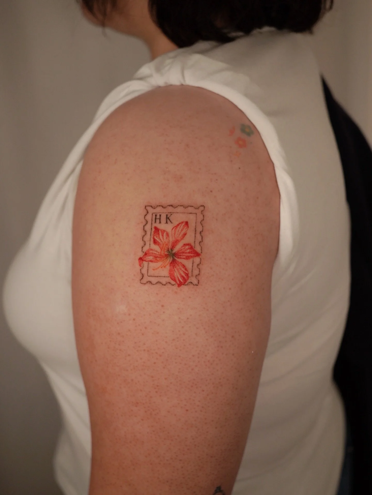 The art of the poke. ✍️

Experience the unique process of custom handpoke tattoos in Toronto with J. From delicate handpoke tattoos to intricate animal portraits, every piece is crafted with care.

📍 Tattoo People Toronto (1071 Bathurst St) 
❣️ Foll