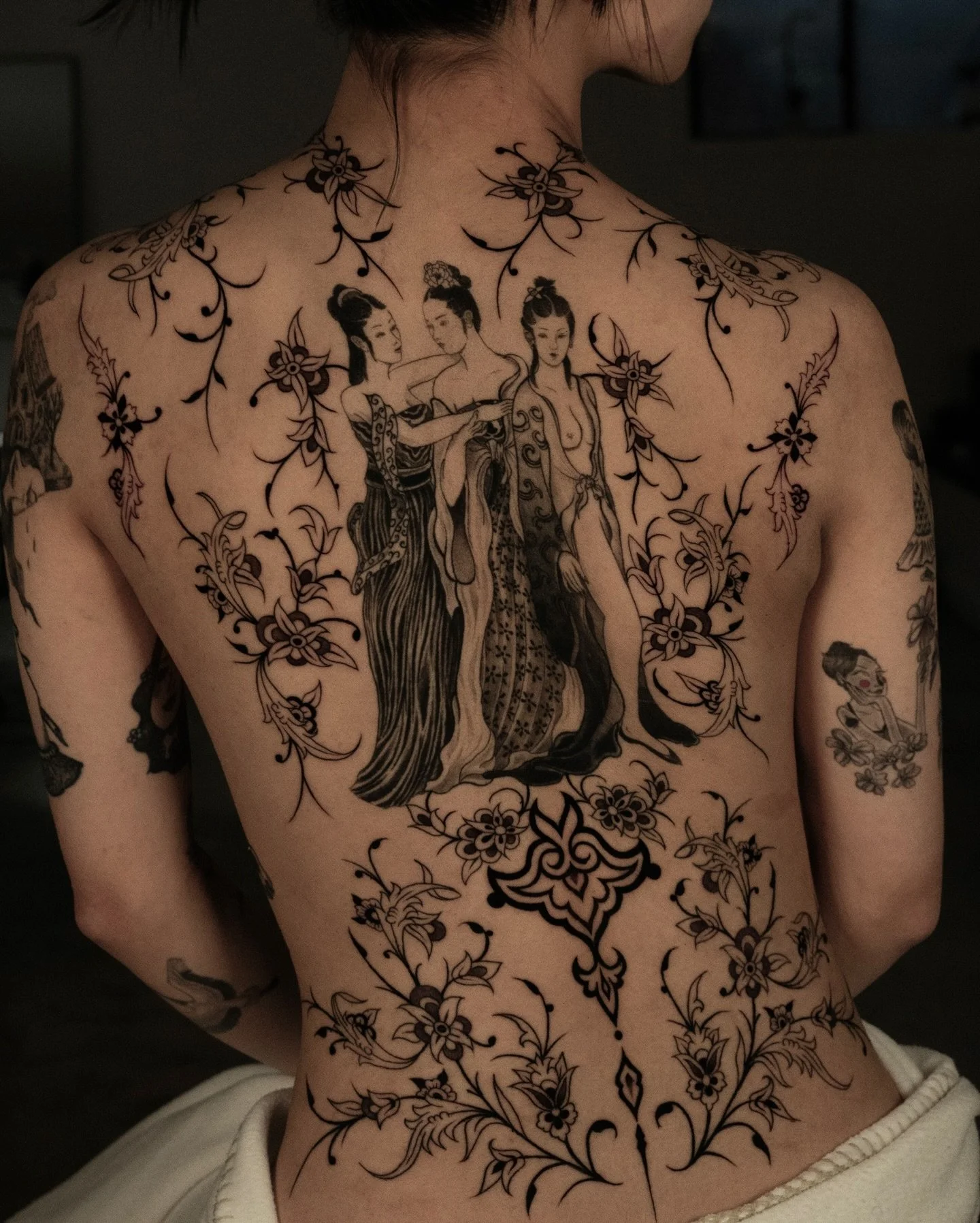 Modernizing tradition through sacred patterns. 🌀

Mohammad (@qaazavi) specializes in the intricate beauty of cultural patterns and the precision of sacred geometry. Based in Toronto, he creates custom ornamental tattoos that blend spiritual depth wi