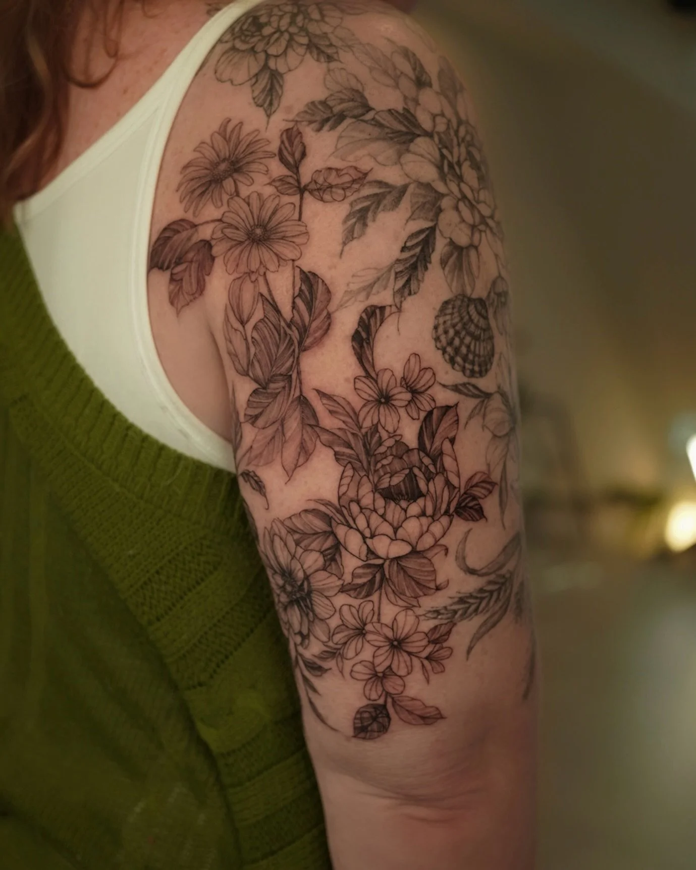 Looking for a botanical tattoo in Toronto that feels soft, natural, and made just for you? 🌿

Jihan (@jihan_tattoopeople) creates fine line floral tattoos that flow effortlessly with the body &mdash; from delicate stems to detailed bouquet pieces, a