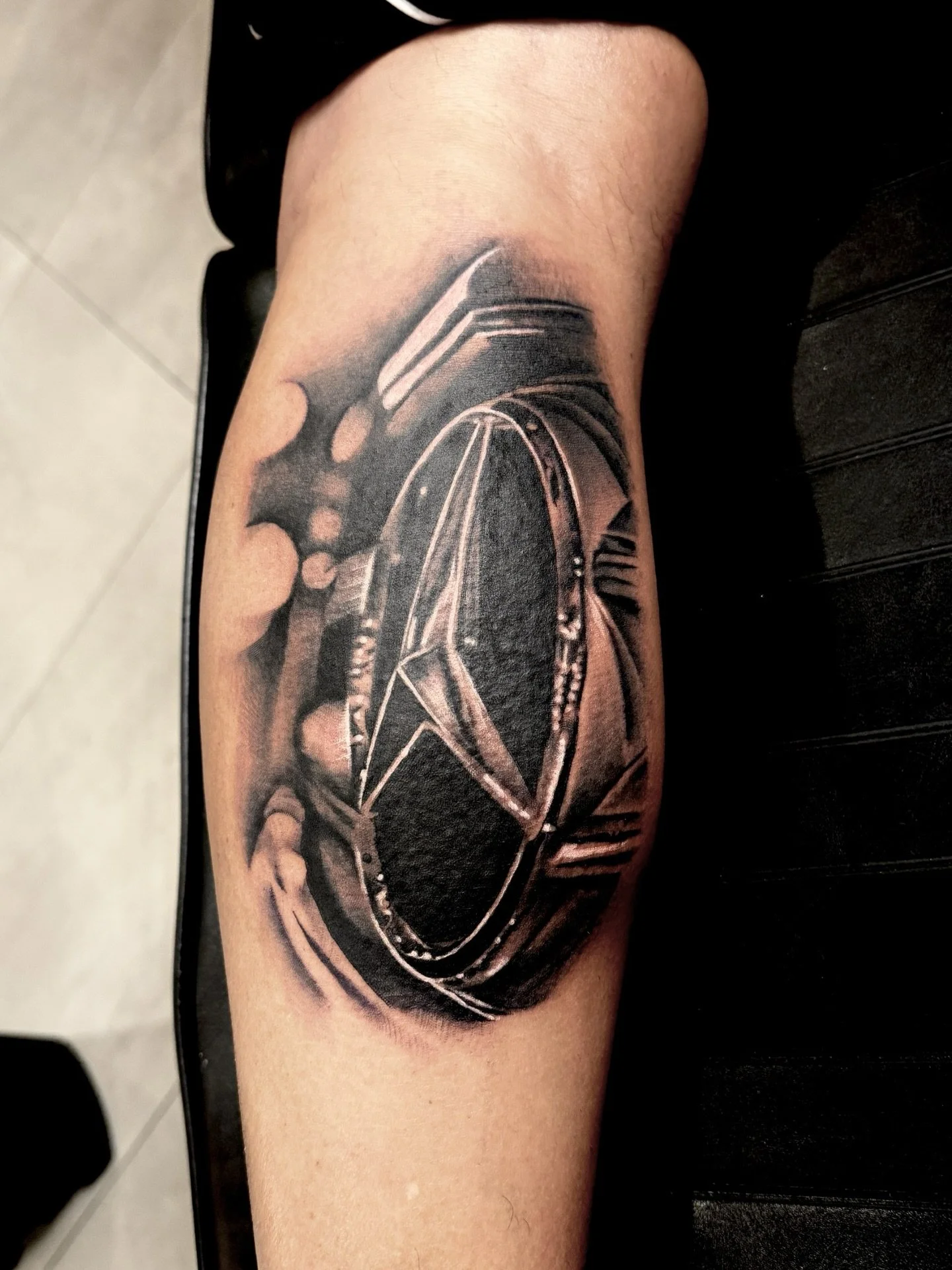 Bringing details to life. ✍️✨

We are hyped to have Andre (@andremunoz) at the studio, pushing the limits of photorealistic tattoo Toronto. Whether it&rsquo;s a detailed portrait tattoo or a wildlife tattoo, Andre&rsquo;s precision is next level.

Lo