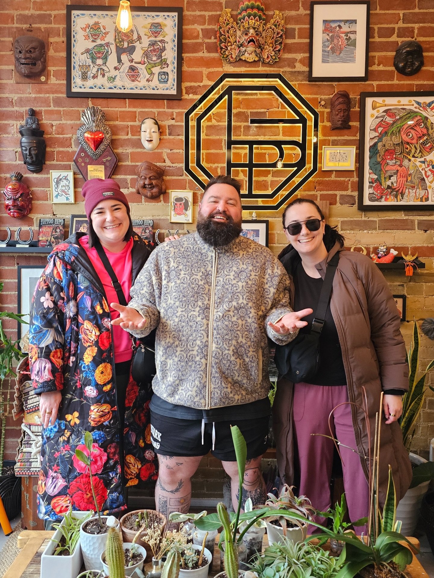 This week was full of good energy ✨ 
From a brilliant musician to clients visiting from the US - always grateful for everyone who walks through our doors! 

#weeklyrecap #tattoorecap #torontotattoopeople #torontotattoostudio #torontotattooartist