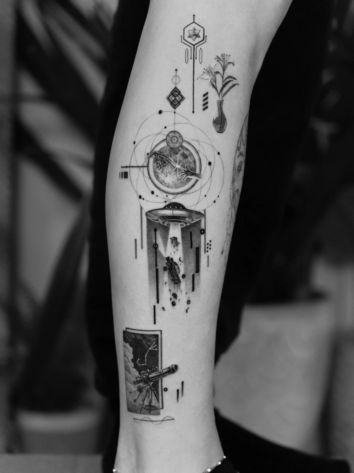 The art of precision in every stroke. 🔍

Experience the world of micro-realism tattoos in Toronto with Zake (@zake_tattoopeople). Whether it&rsquo;s a lifelike portrait or a delicate illustrative design, Zake&rsquo;s mastery of fine lines and textur