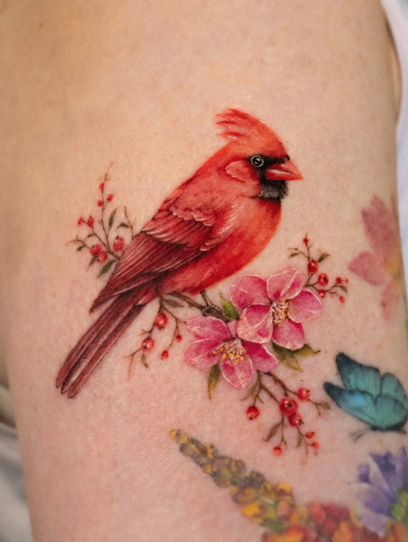 With over a decade of professional expertise, G.NO offers a curated experience. As a leading botanical tattoo artist, she specializes in the intersection of organic movement and ethereal beauty. Her signature &ldquo;soft-touch&rdquo; technique uses t