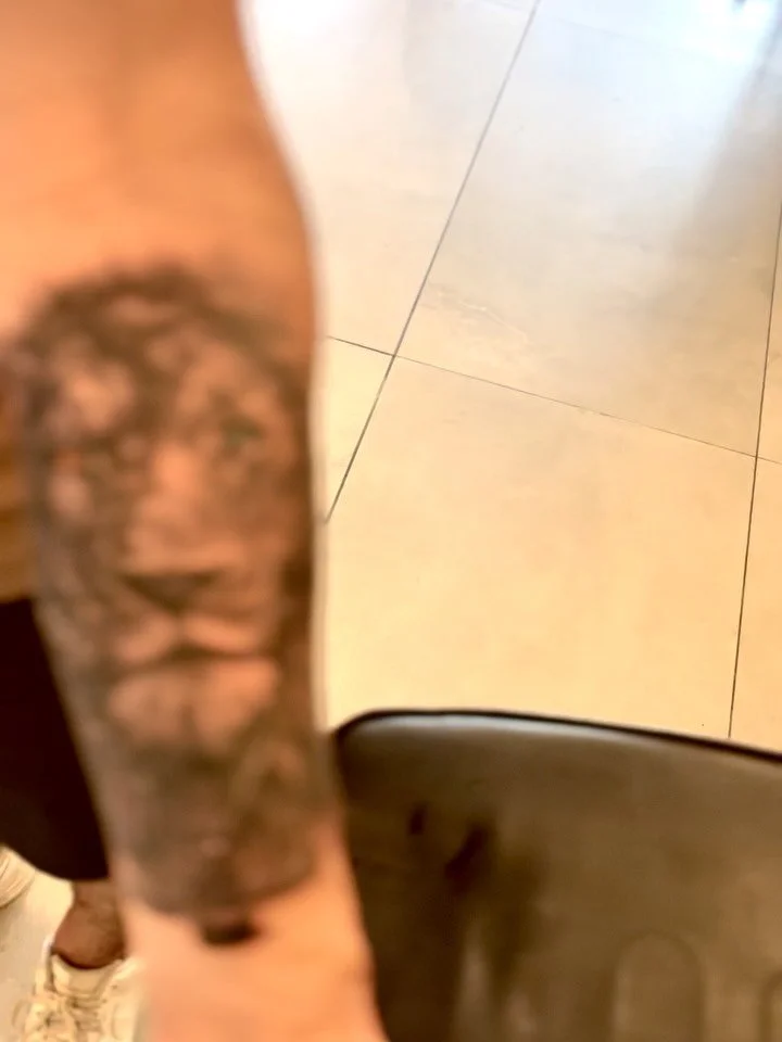 Where skin becomes a canvas for the impossible. ✨

If you&rsquo;re looking for the most lifelike tattoo artist in Toronto, Zoseon&rsquo;s portfolio speaks for itself. She specializes in high-contrast portrait tattoos and hyper-detailed animal realism