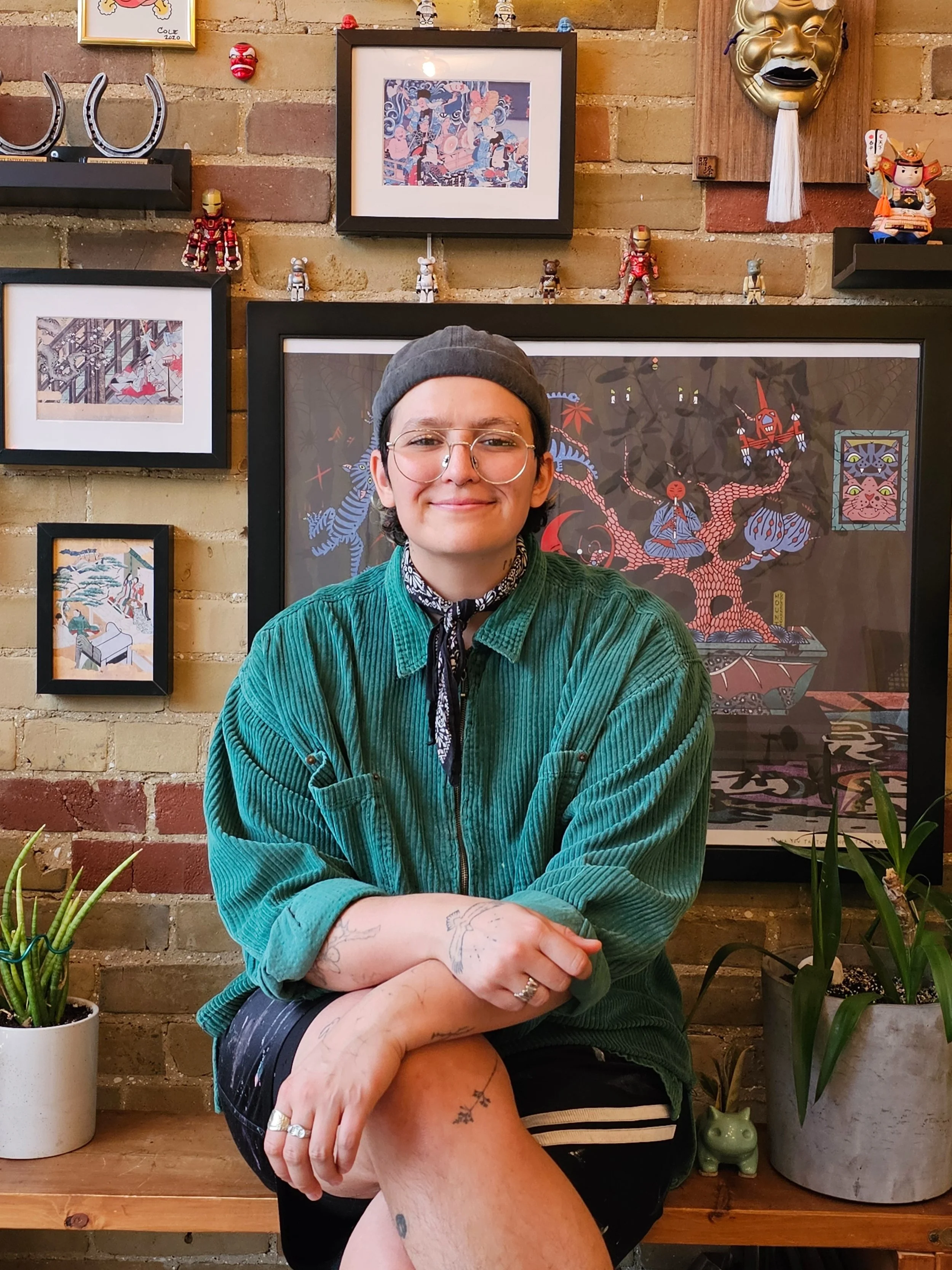 New Artist Alert : Lia is here ! 

Specializing in fine-line abstract floral designs, Lia brings a unique, delicate touch to every piece. 

Follow @softnatured_tattoopeople 
🗓️ Now booking for May &amp; June

Welcome to the team, Lia! 👏👏👏

#toron