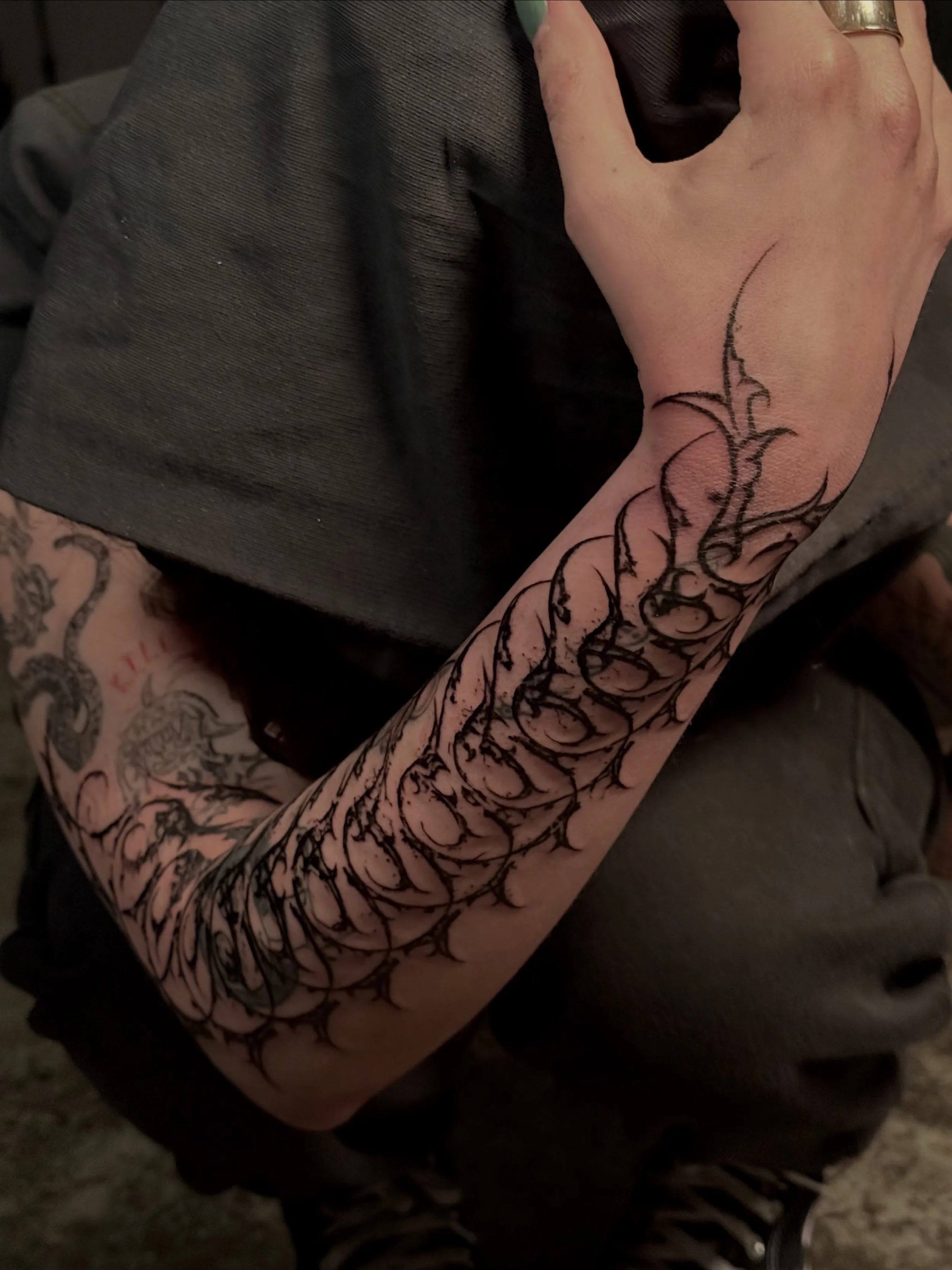 One of the best ornamental tattoo artists in Toronto. 📐✨

@qaazavi 

If you&rsquo;re looking for a Toronto tattoo artist who masterfully blends sacred geometry tattoo concepts with modern style, look no further than Mohammad. Recently recognized on 