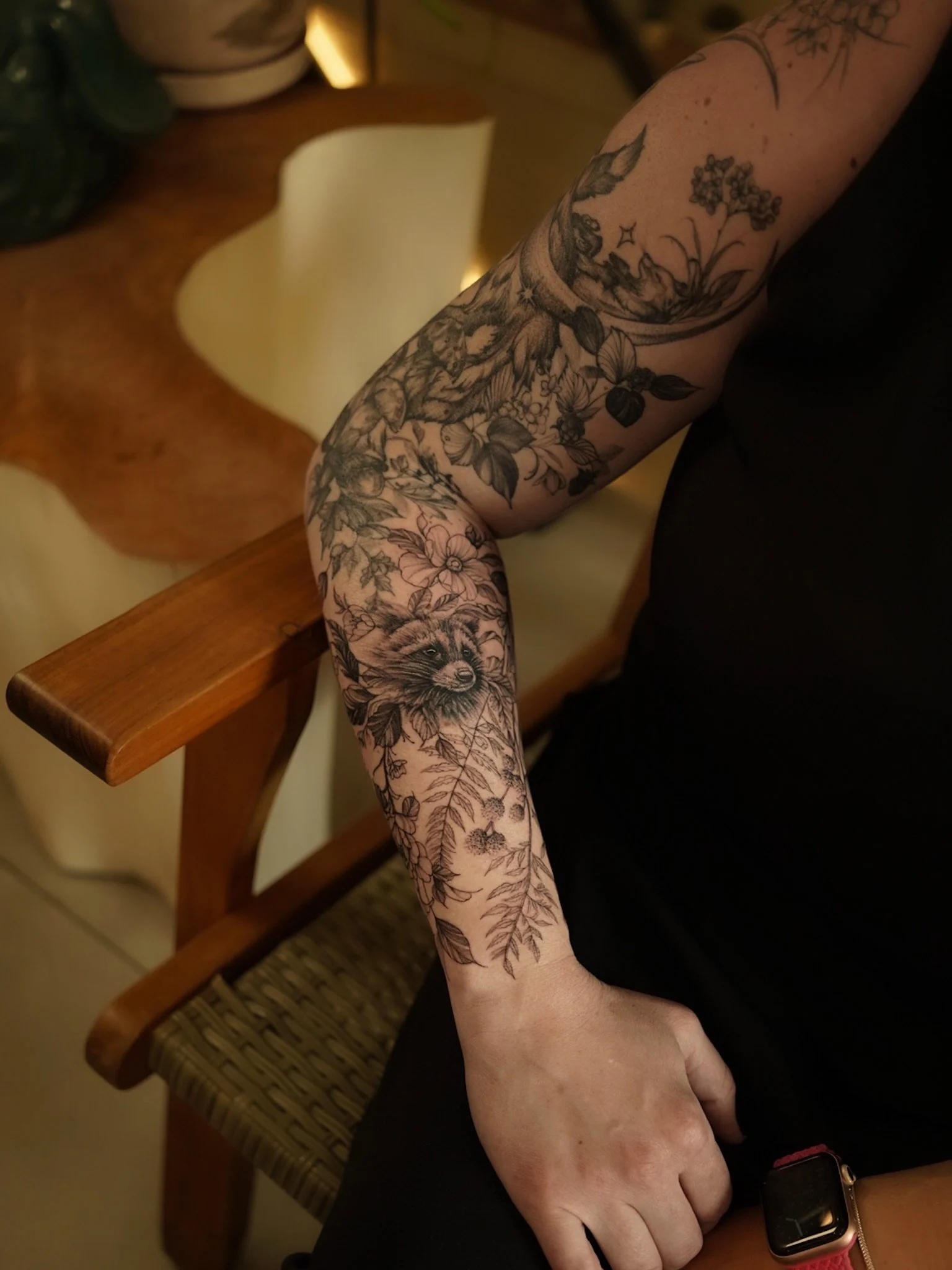 Looking for the perfect fine line floral tattoo in Toronto? 🌿✨

Meet Jihan (@jihan_tattoopeople). 

Specializing in ultra-delicate fine line tattoos and intricate botanical designs, Jihan transforms nature into permanent wearable art. Whether you wa