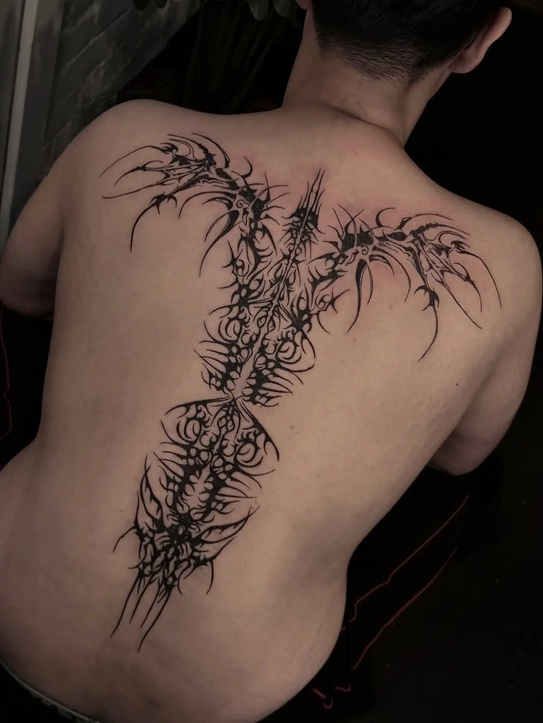 High-contrast blackwork meets fluid precision. Meet Sana, a premier decorative tattoo artist in Toronto who is redefining the local scene. 🖤✨
@tattvior @tattvior_ 

Operating out of Tattoo People Toronto, she specializes in transforming cultural pat