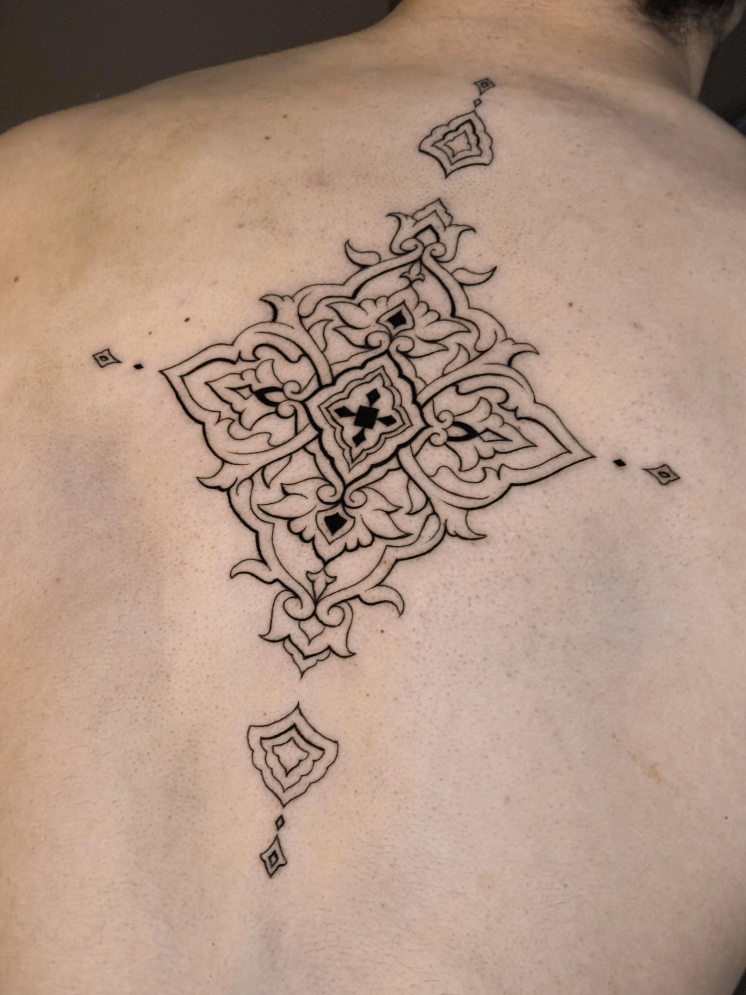 One of the best ornamental tattoo artists in Toronto. 📐✨

@qaazavi 

If you&rsquo;re looking for a Toronto tattoo artist who masterfully blends sacred geometry tattoo concepts with modern style, look no further than Mohammad. Recently recognized on 
