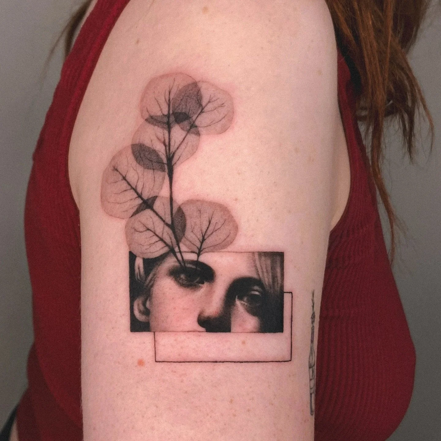 🎨 Meet Jelly (@jelly_tattoopeople), a micro realism tattoo artist at Tattoo People Toronto.

Known for exceptional depth, delicate whip shading, and intricate detail, Jelly specializes in micro realism, floral realism, animal realism, and custom tat