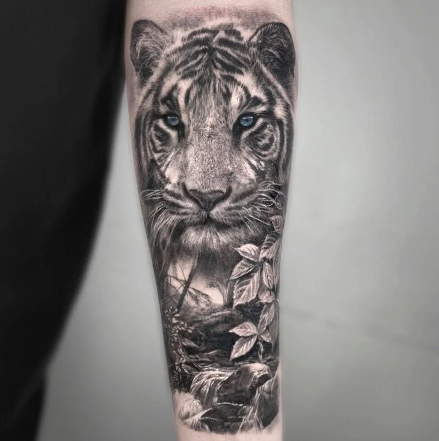 🎨 Meet Zoseon (@zs.tattoo_tattoopeople), a realism tattoo artist at Tattoo People Toronto.

Known for stunning detail, powerful emotion, and photorealistic designs, Zoseon specializes in realism, portrait tattoos, animal realism, and custom memorial