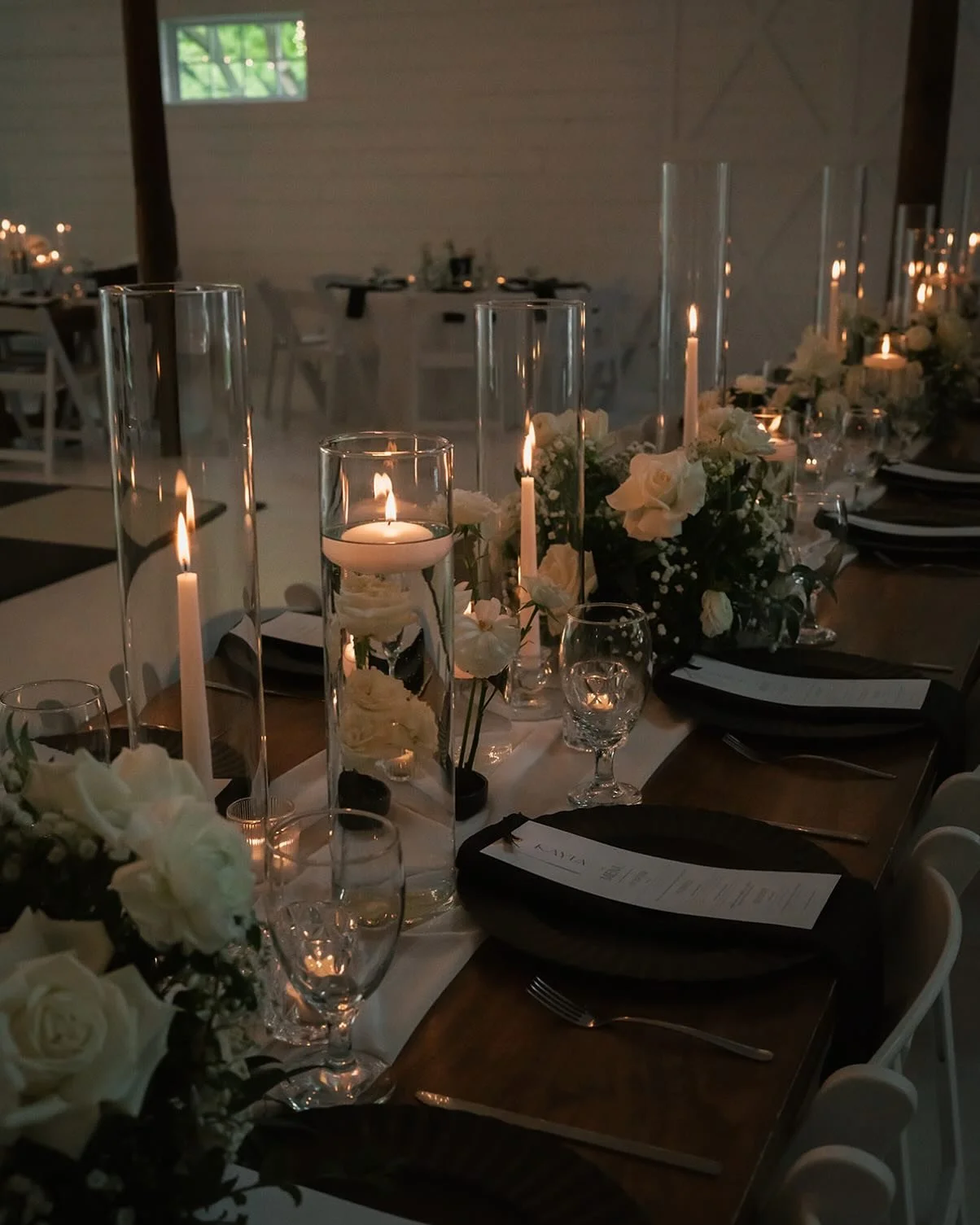 A candlelit tablescape is the best kind 😍

Photography: @jensymesphoto
Venue: @therosemaryvenue
Planning: @emeraldandivyweddings
Florals: @hautepoppiesfloral
Catering: @fivestareventservices
HAMU: @teasetopleasehairandmakeup
Cake: @butterflycakery
D