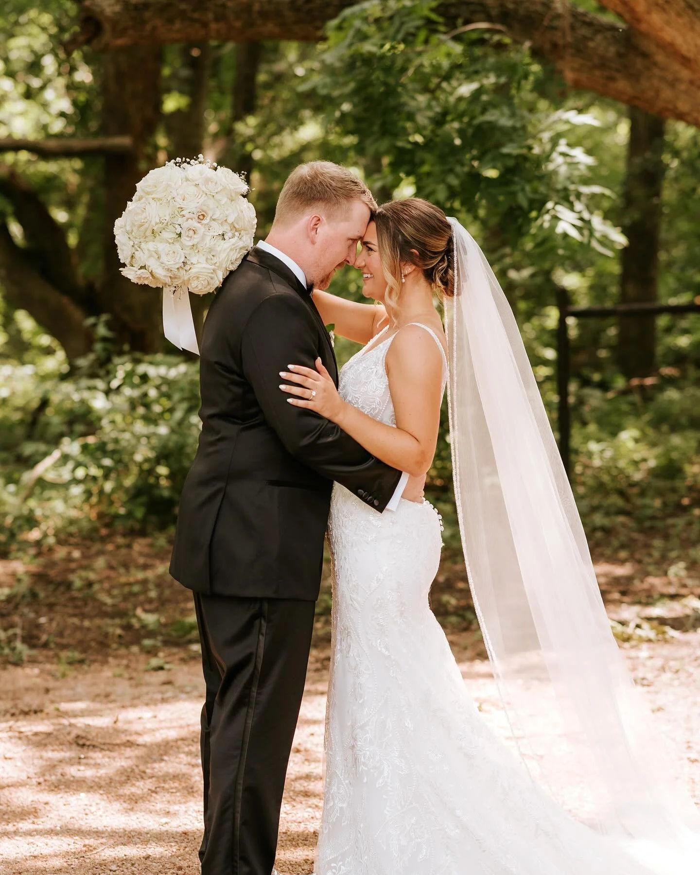 Such a stunning spring wedding! The details were 🧑&zwj;🍳💋👌🏻

Vendor team:
Venue: @therosemaryvenue 
Planning: @emeraldandivyweddings 
Floral: @hautepoppiesfloral 
HAMU: @roseandsagehairandmakeup 
Photography: @ivoryoaksphoto 
Videography: @austi