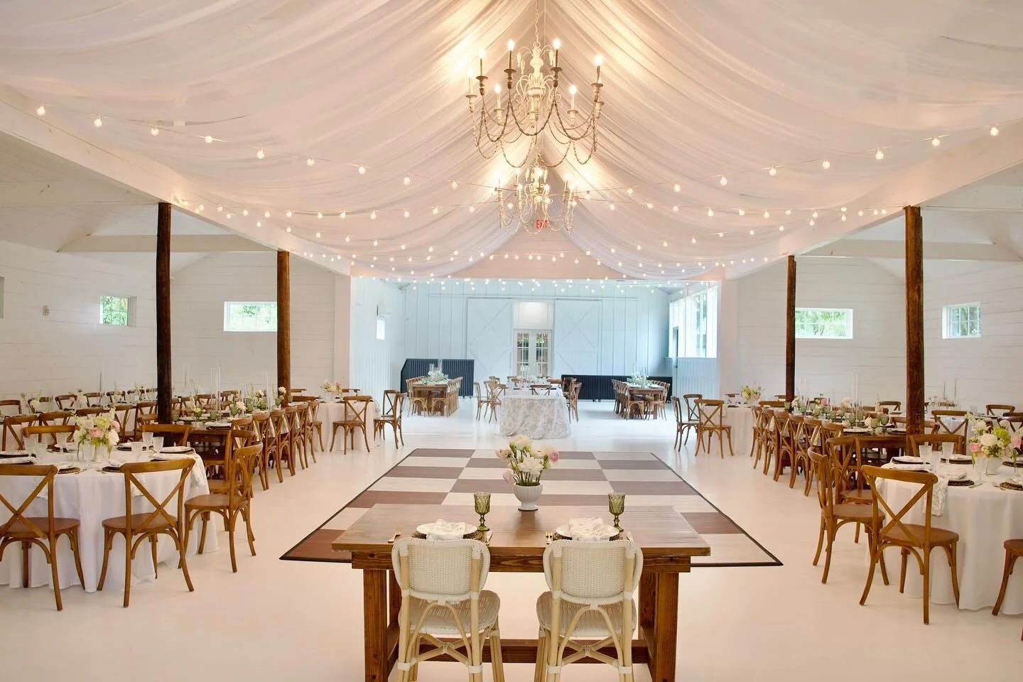 Emerald and Ivy Weddings is officially offering this beautiful white draping rental for all of our couples booked at The RoseMary! 

Email us for availability and pricing! ✨

#dfwweddingplanner #weddingplanner #weddinginspiration #weddinginspo #drapi