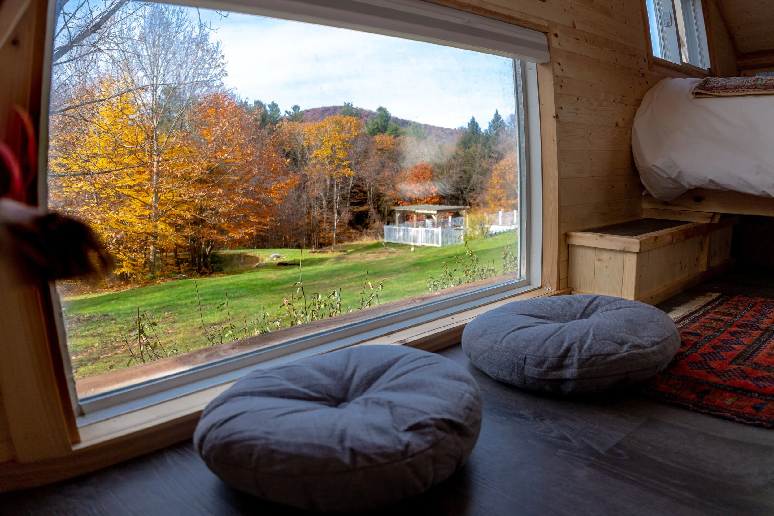 Private Single Quails Nest - Tiny House - Full Bed - Share Bath