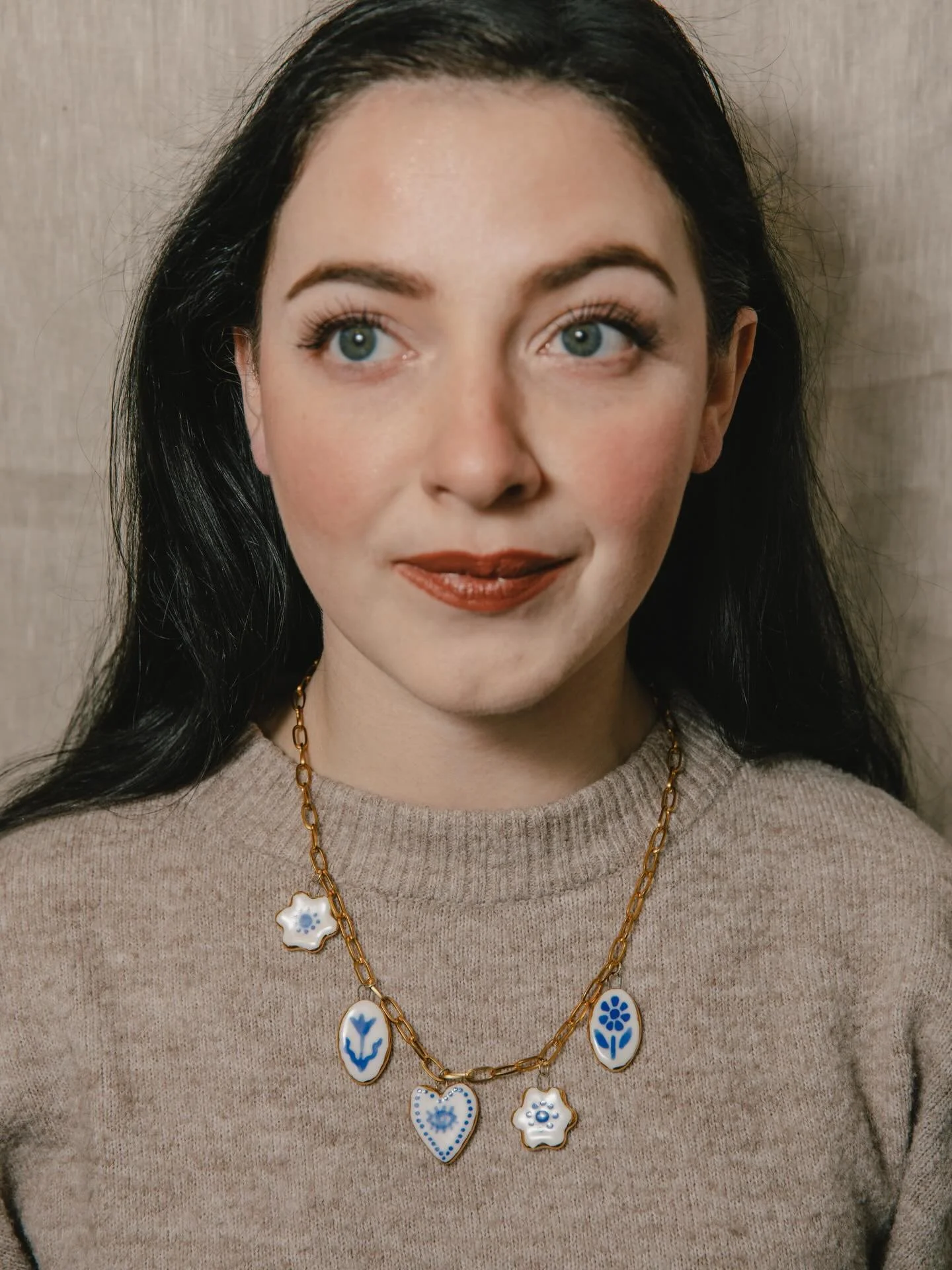 I painted these charms on a cold afternoon and they turned out sweeter than I expected. You might say that I am totally charmed..
Blue flowers forever on beautiful @awiercioch (one half of @jackamomusic &lsquo;s angelic voices) 💙 photo by my fave @c