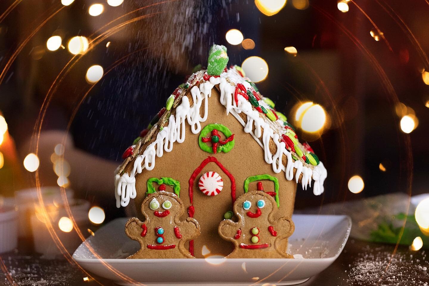 Decorating gingerbread houses is one of my daughter&rsquo;s favorite traditions ❤️

Swipe for the before and after! Unlocking the Magic of Photoshop begins 01/09/23 over at @clickphotoschool ❤️

Preassignment is already posted so head on over to clic