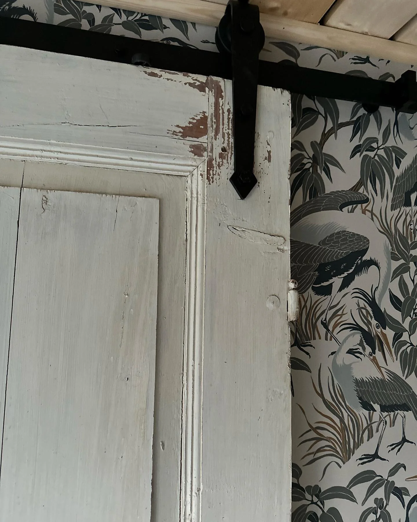 Nu är det bara EN vecka kvar tills vi inviger vårt pensionat! Varje detalj är viktig. Att bo hos oss ska vara en upplevelse som man bär med sig och kan se tillbaka på. Är ni lika taggade som oss?😍
Nästa vecka bl