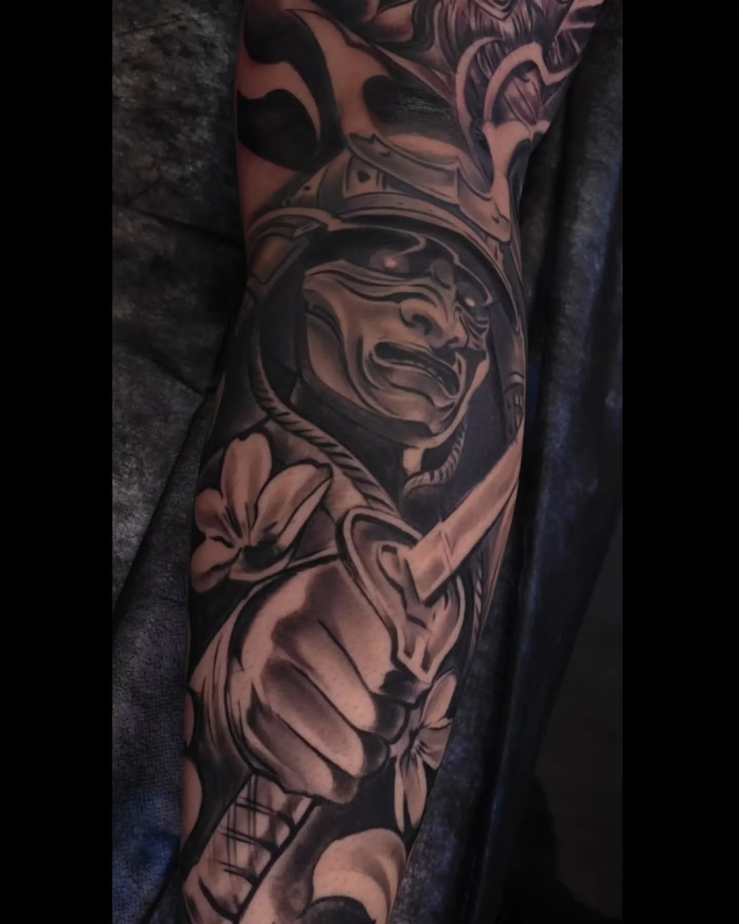 Some shots from the recent full leg sleeve posted. All taken from the same day under different lighting options. Full front and calf are healed. Dragon and inner thigh are fresh. Let me know what you think! Had to post pics cause reels degrade after 