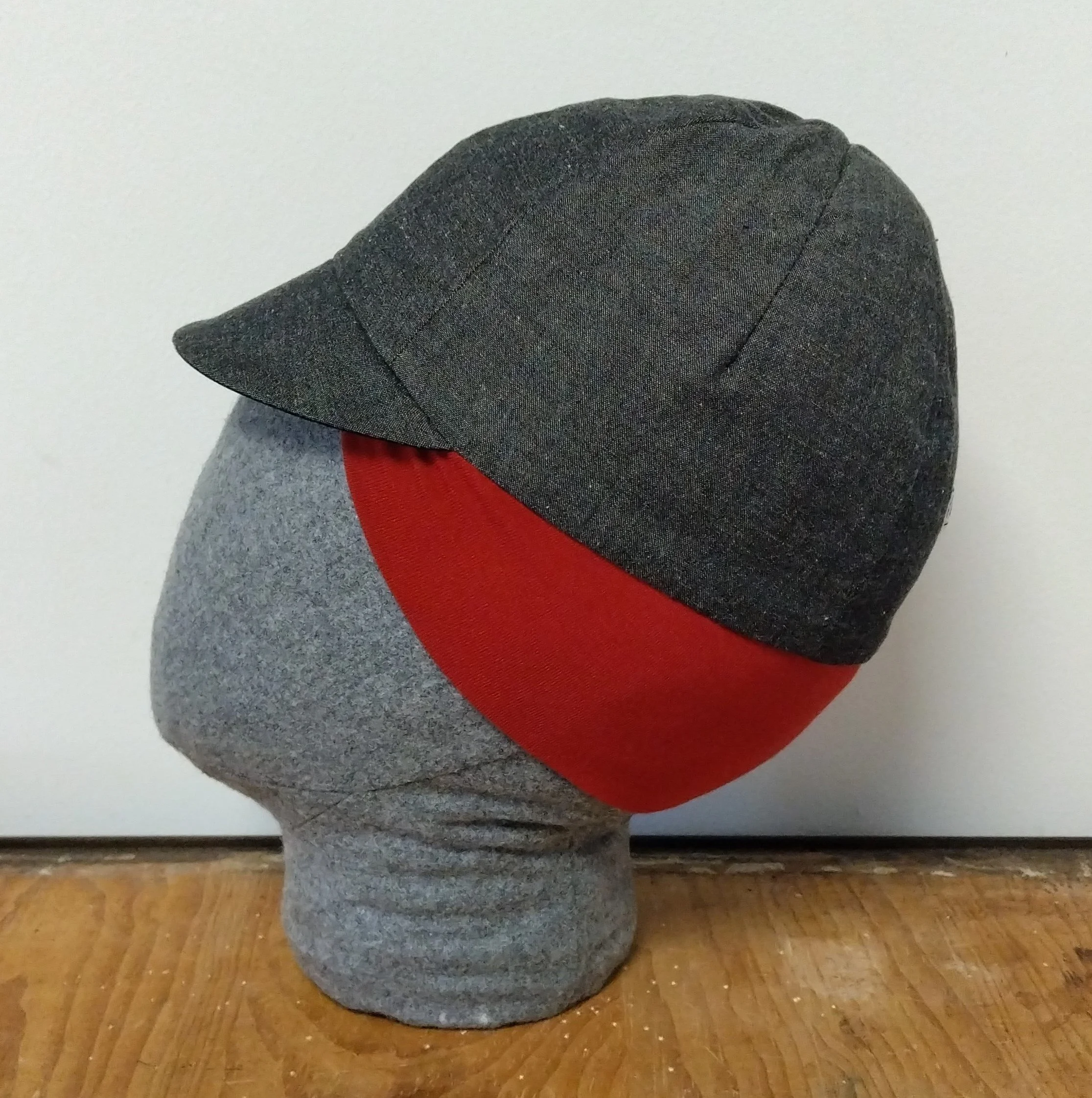 Charcoal cotton winter cycle cap + red ear band
