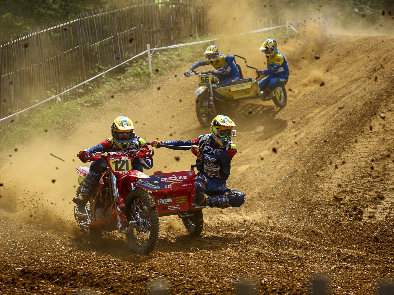 ON_TRACK_OliverSmith_05.jpg