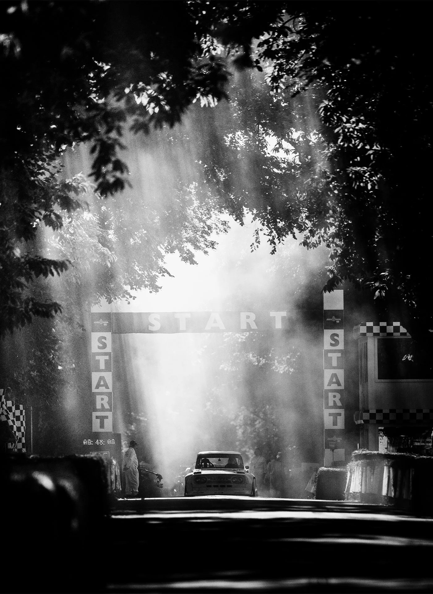 BLACK_WHITE_DanKnight_01.jpg