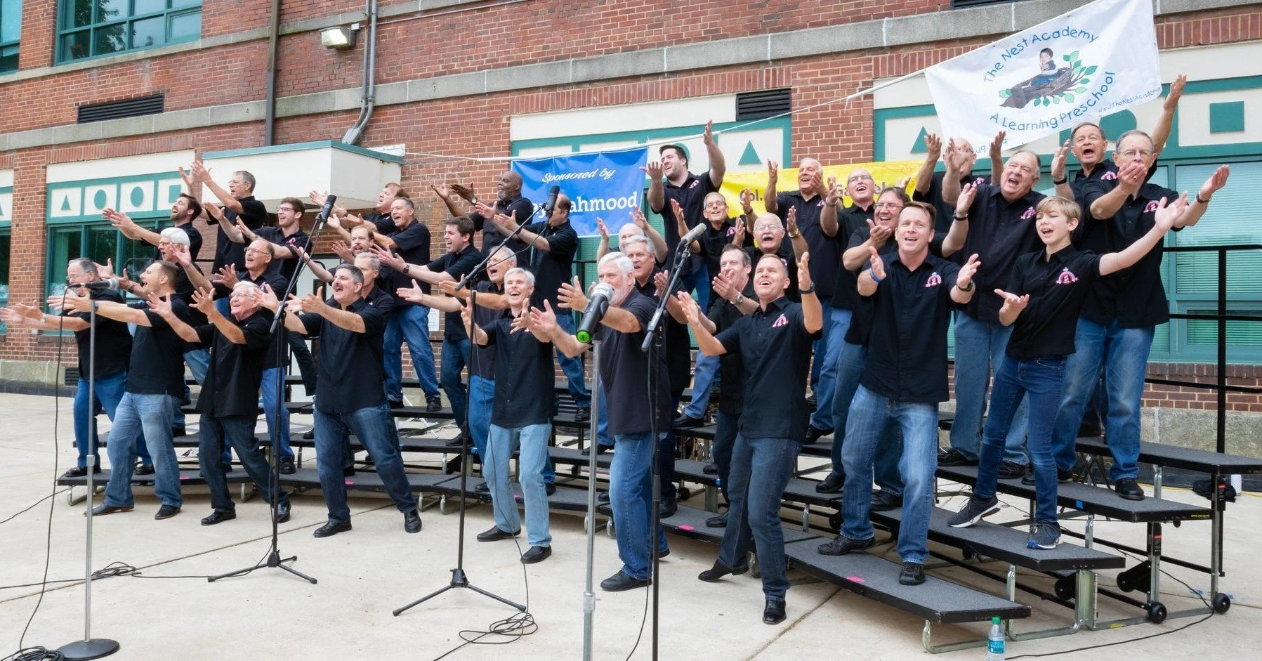 Art on the Avenue is happening now until 6pm, and the streets are filled with art and MUSIC! Today's lineup:
CITY STAGE
(Pat Miller Square, Mt. Vernon & Oxford Avenues)
10:00am – 10:45am • Shannon Gunn’s Saffron
11:00am –