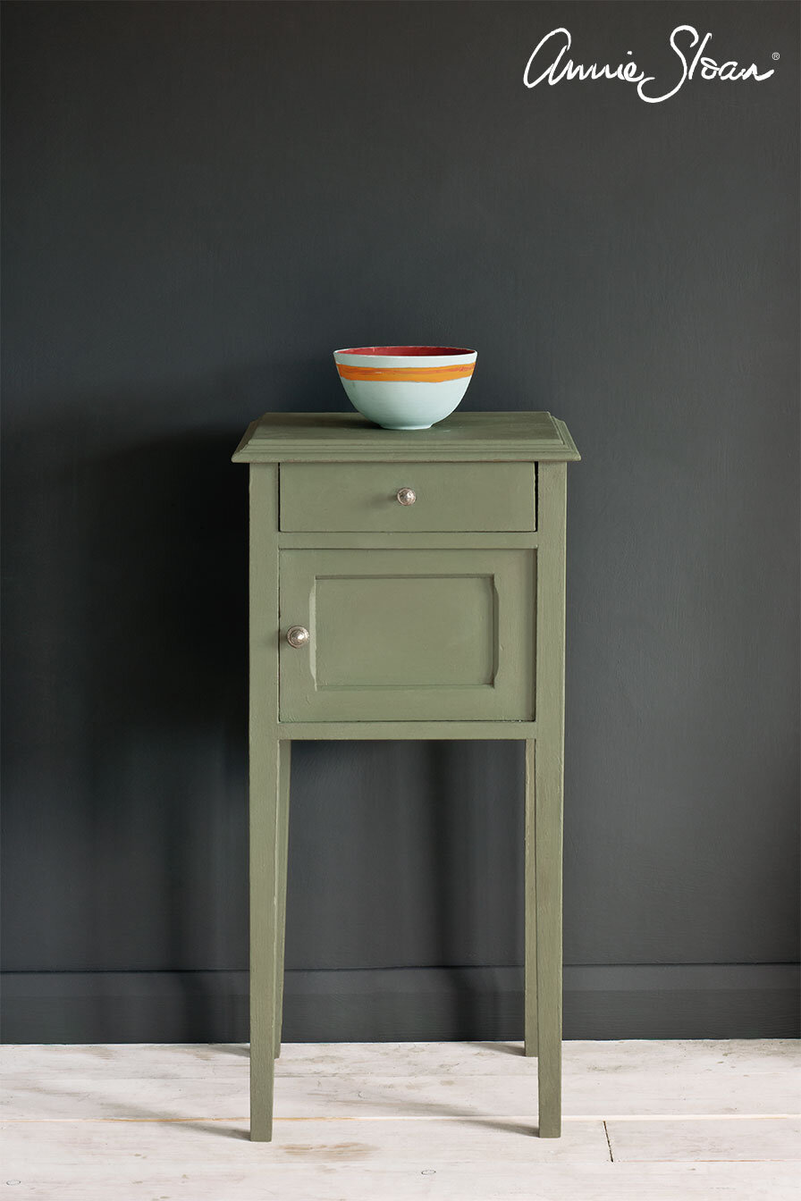 Chateau-Grey-side-table,-Tacit-in-Graphite-curtain,-Dulcet-in-Graphite-lampshade,-72dpi-image-1.jpg