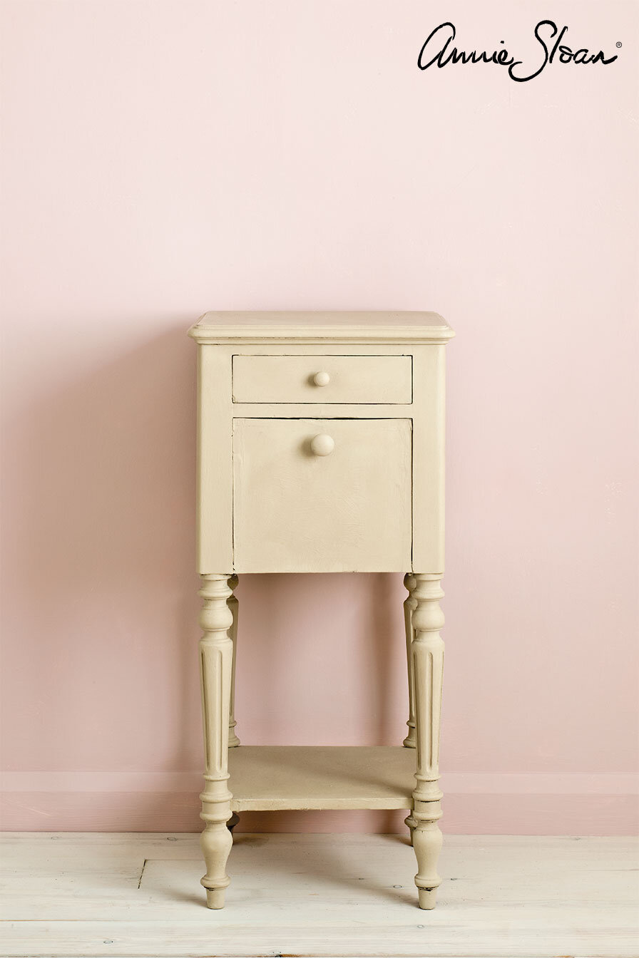 Country-Grey-side-table,-Antoinette-Wall-Paint,-Ticking-in-Olive,-72dpi-image-1.jpg