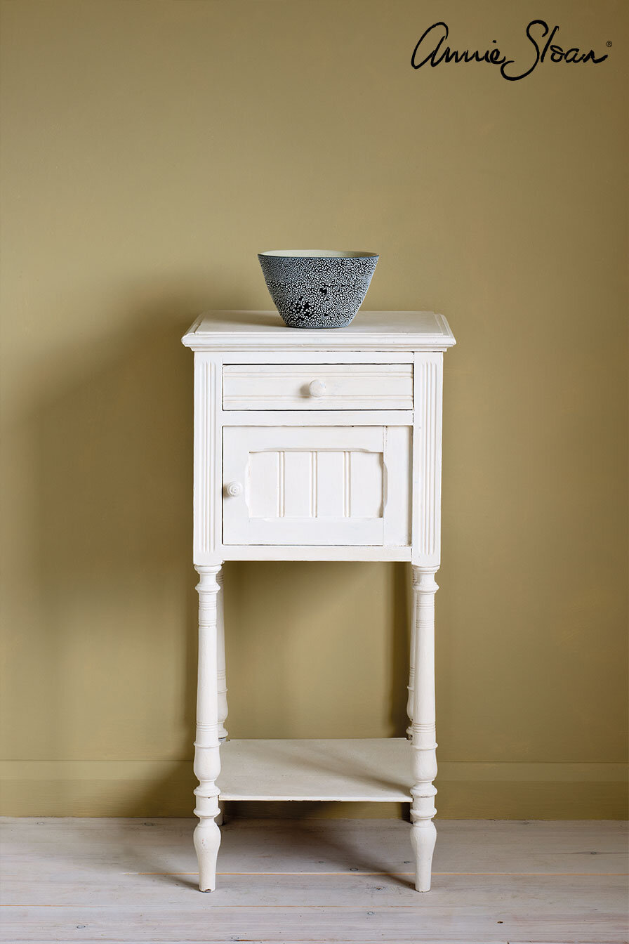 Original-side-table,-Dulcet-in-Versailles-curtain,-Linen-Union-in-Old-Violet-+-Old-White-lampshade-72dpi-image-1.jpg