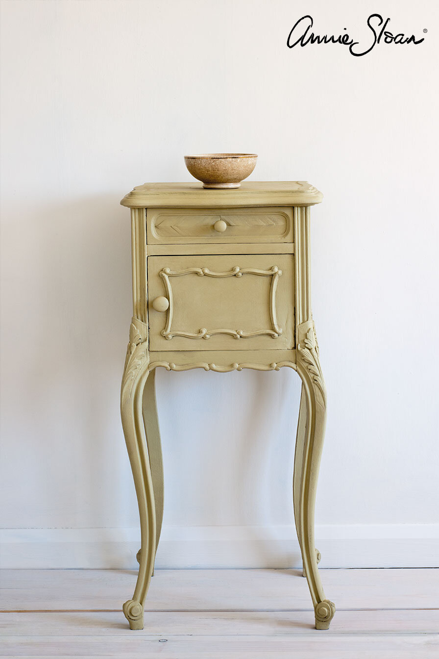 Versailles-side-table,-Ticking-in-Old-Violet-curtian,-Dulcet-in-Versailles-lampshade,-72dpi-image-1.jpg