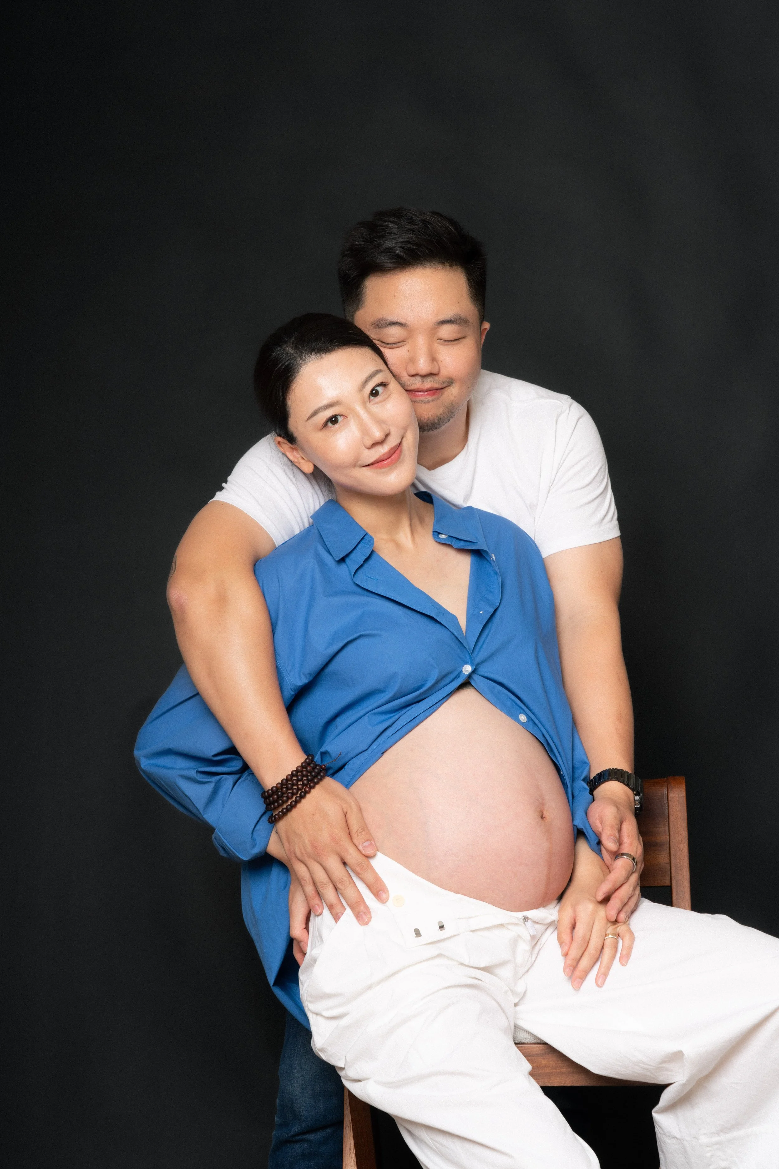 Eric with his hands on Cloris's pregnant belly