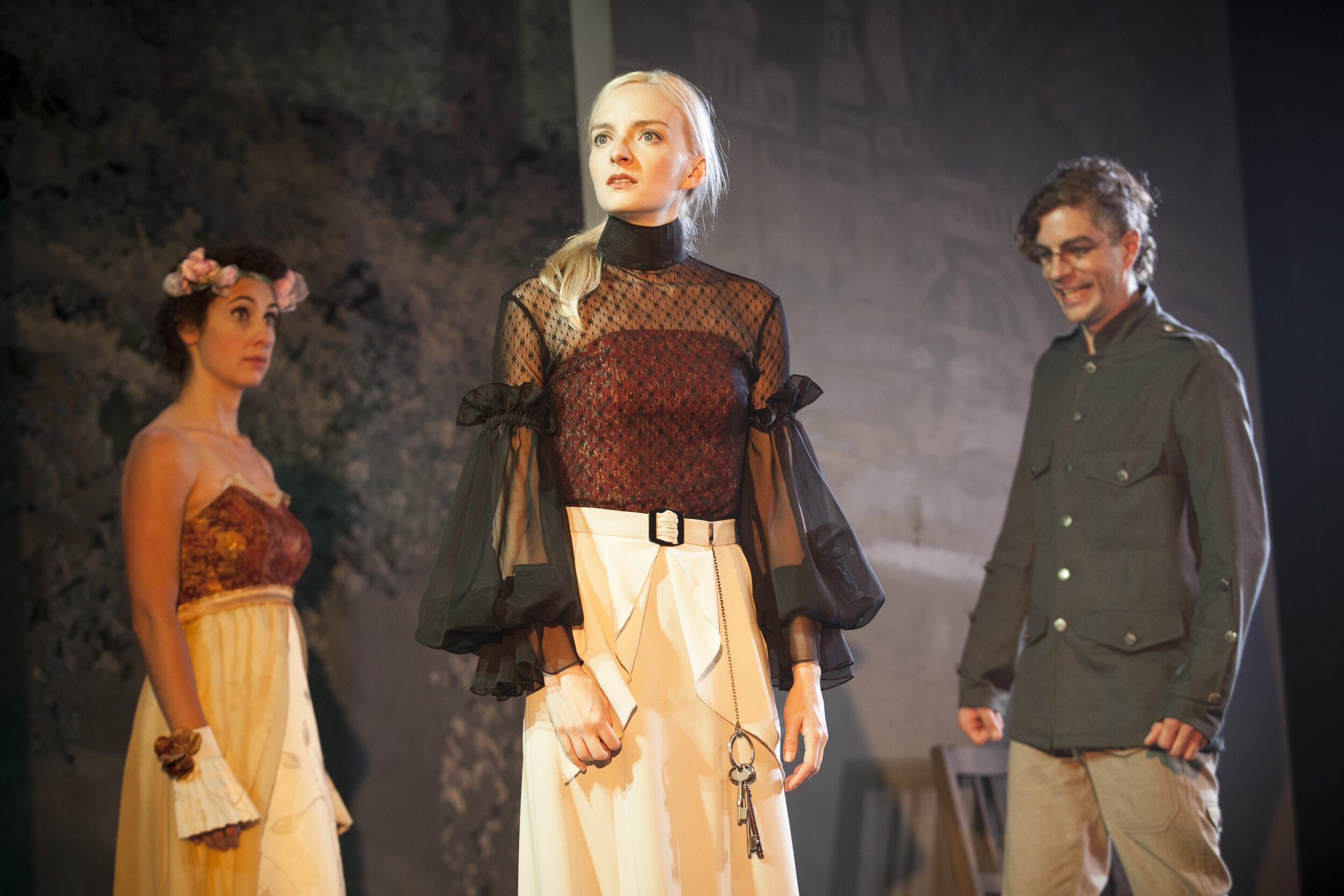   Costumes   La Cerisaie, Anton Chekov  Théâtre du Rideau-Vert, 2013  Directed by / Mise en scène: Alexandre Marine  Photos: Jean-François Hamelin 