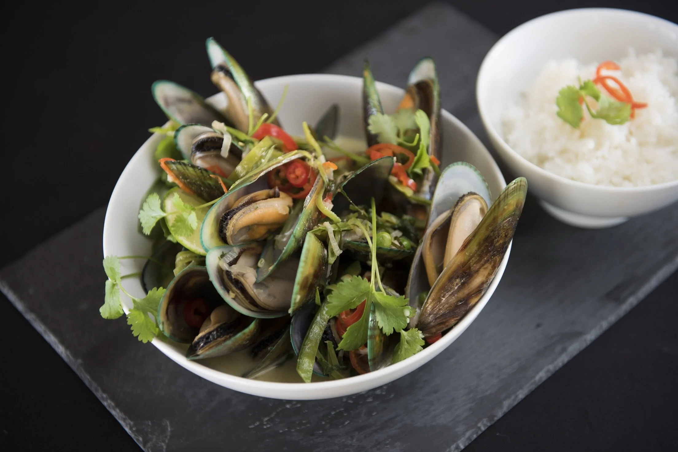NZ Greenshell mussels in Thai green curry sauce