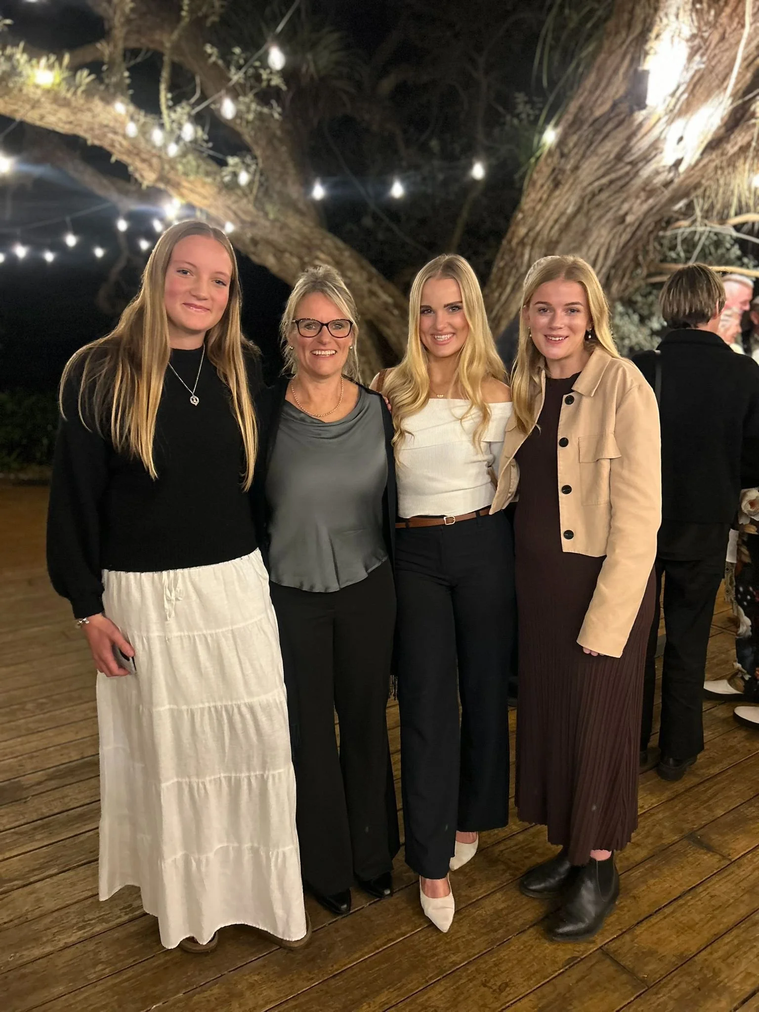 Photo of Anna with her aunty and cousins .jpeg