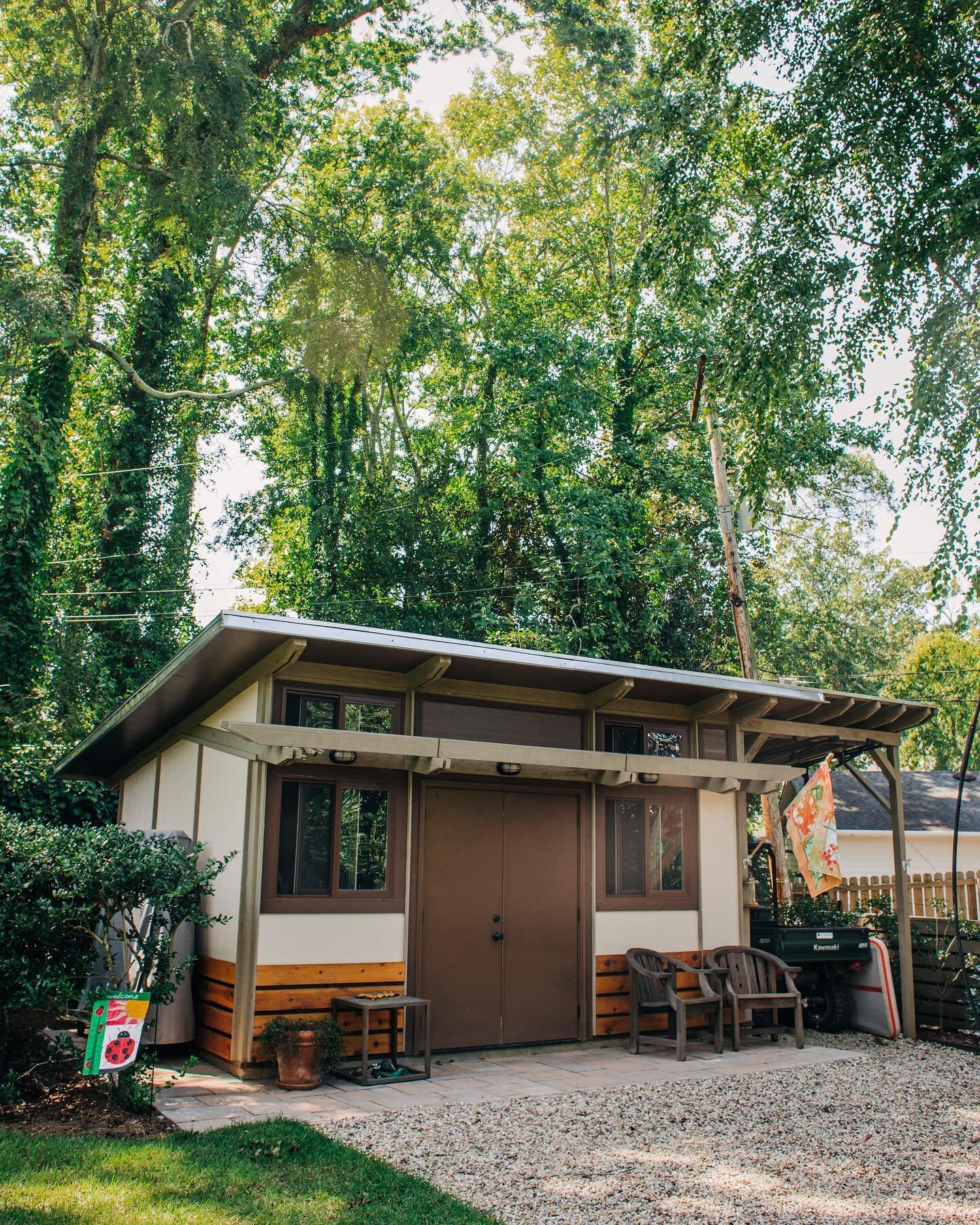 It&rsquo;s all in the small details to tie your #MorHaus into your house design. This #Morhaus even has a covered &ldquo;carport&rdquo; for the yard equipment! How would you detail your #MorHaus to tie into your home? &bull;

#tinyhouse #tinyhomes #s