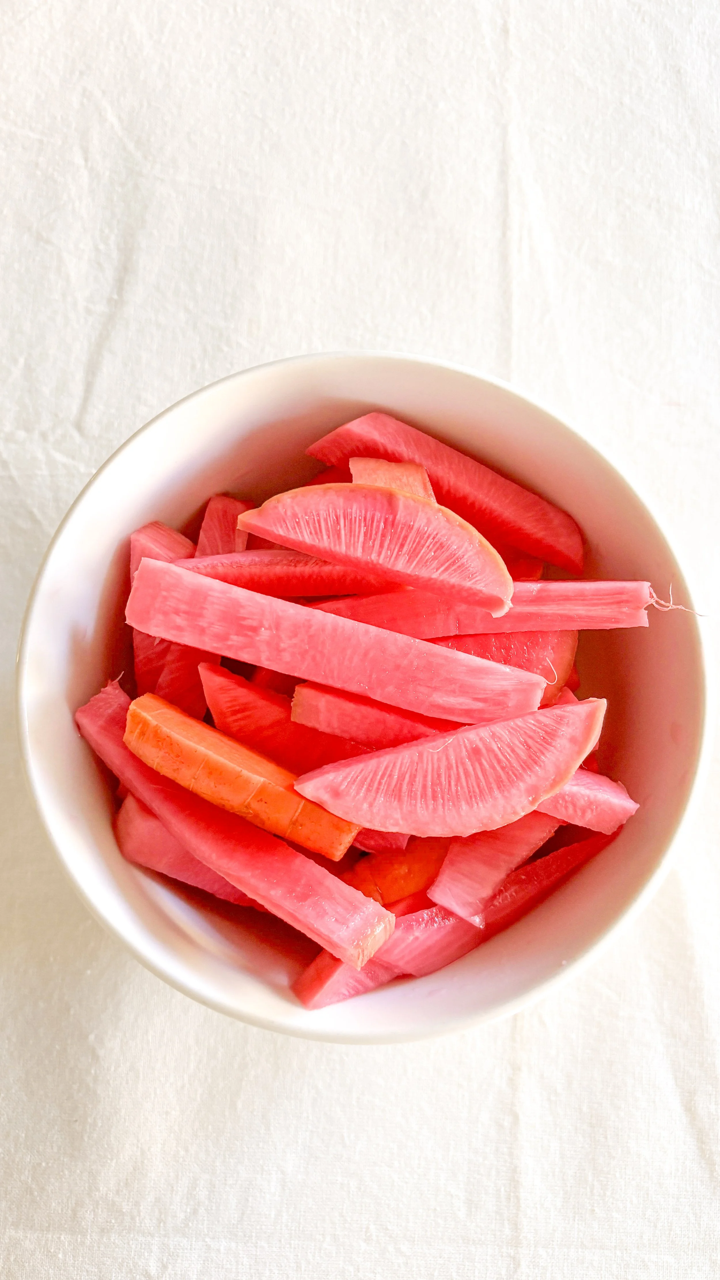 Quick-Pickled Radishes &amp; Carrots (Pickles in vinegar, not fermented)