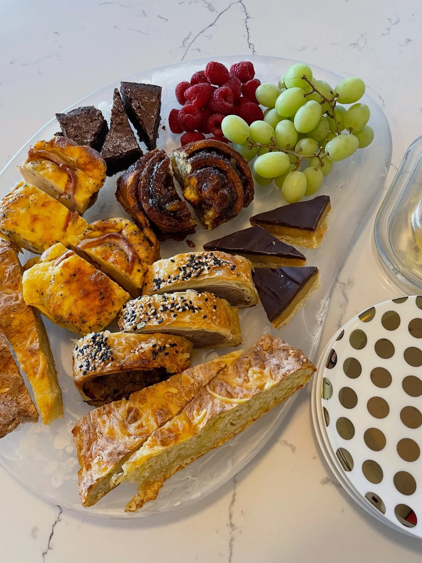 A little morning tea catch-up with the girls behind Ground Up - our partners, architect @frans.architectural.plans and colour consultant @signaturespaces2025 - celebrating the women who help bring every build to life 💕

Strong ideas, supportive ener