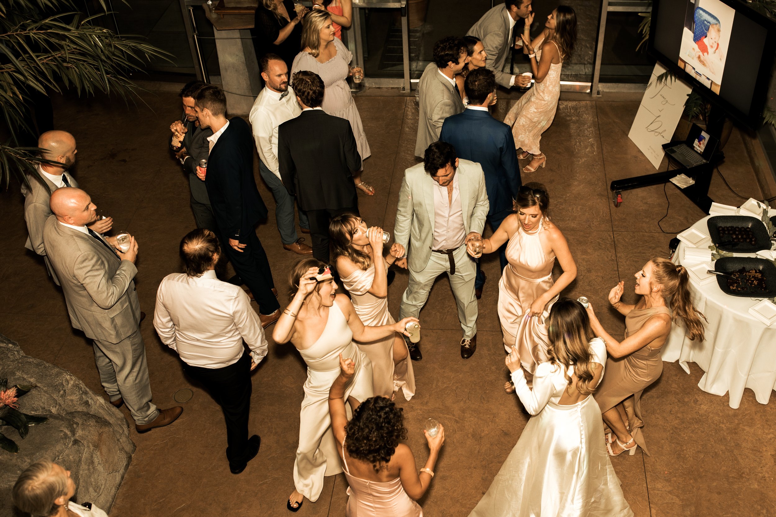 wedding-dance-floor-playlist-14.jpg