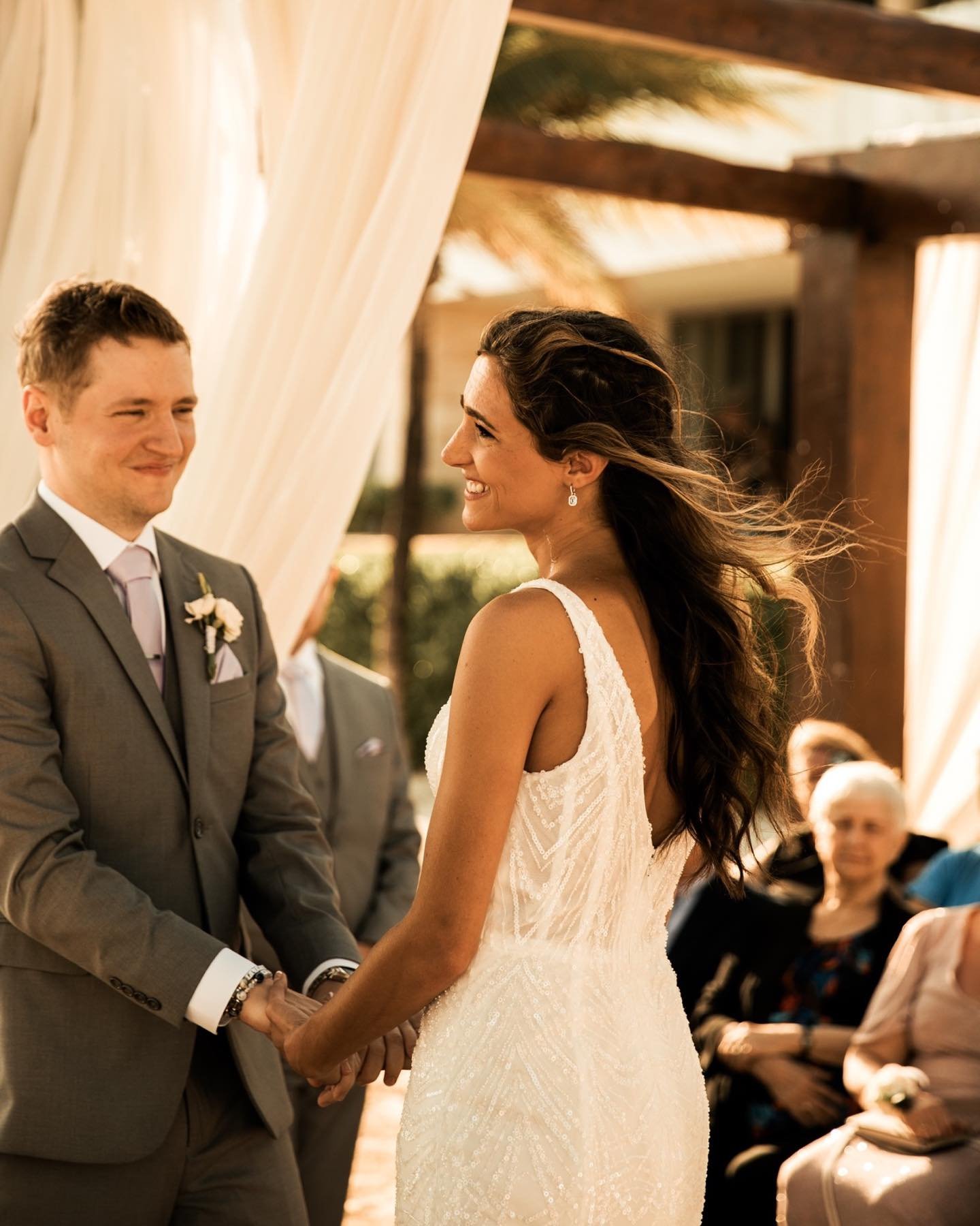 The first top 10 of 2024 comin at ya all the way from Mexico 🌞

These are the unposed moments that made me feel something while editing Jackson and Ashley&rsquo;s gallery:

1- Can&rsquo;t get over this this&hellip; the way Jackson is looking at his 