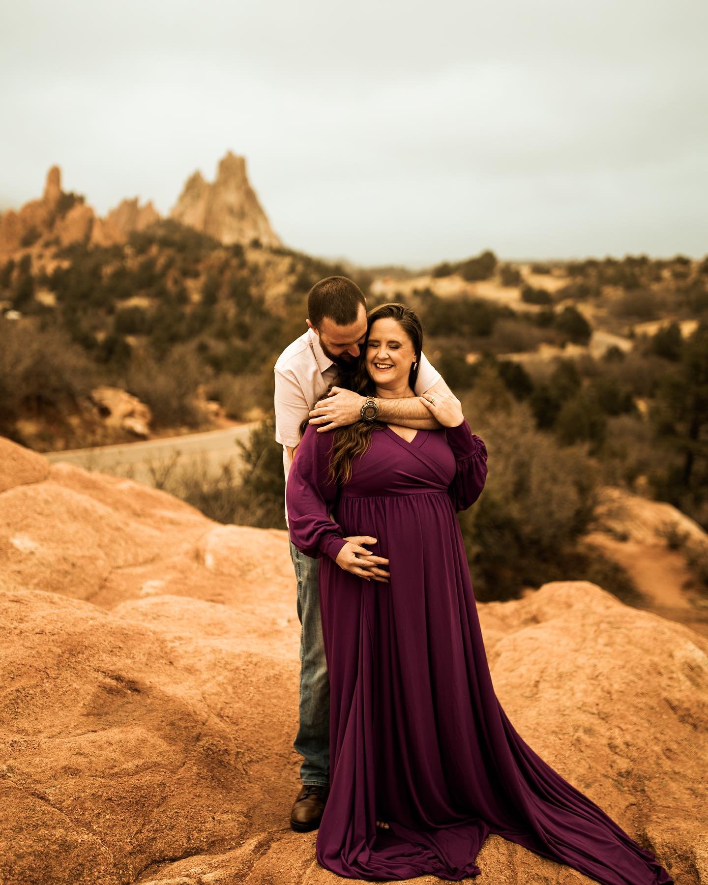 Maternity photos with couples that started as wedding clients make me extra emotional 🥺🥹 So excited for these two! 

-
-
-
-
-
-
#coloradospringsfamilyphotographer #denverfamilyphotographer #coloradomaternityphotographer #gardenofthegods #colorados