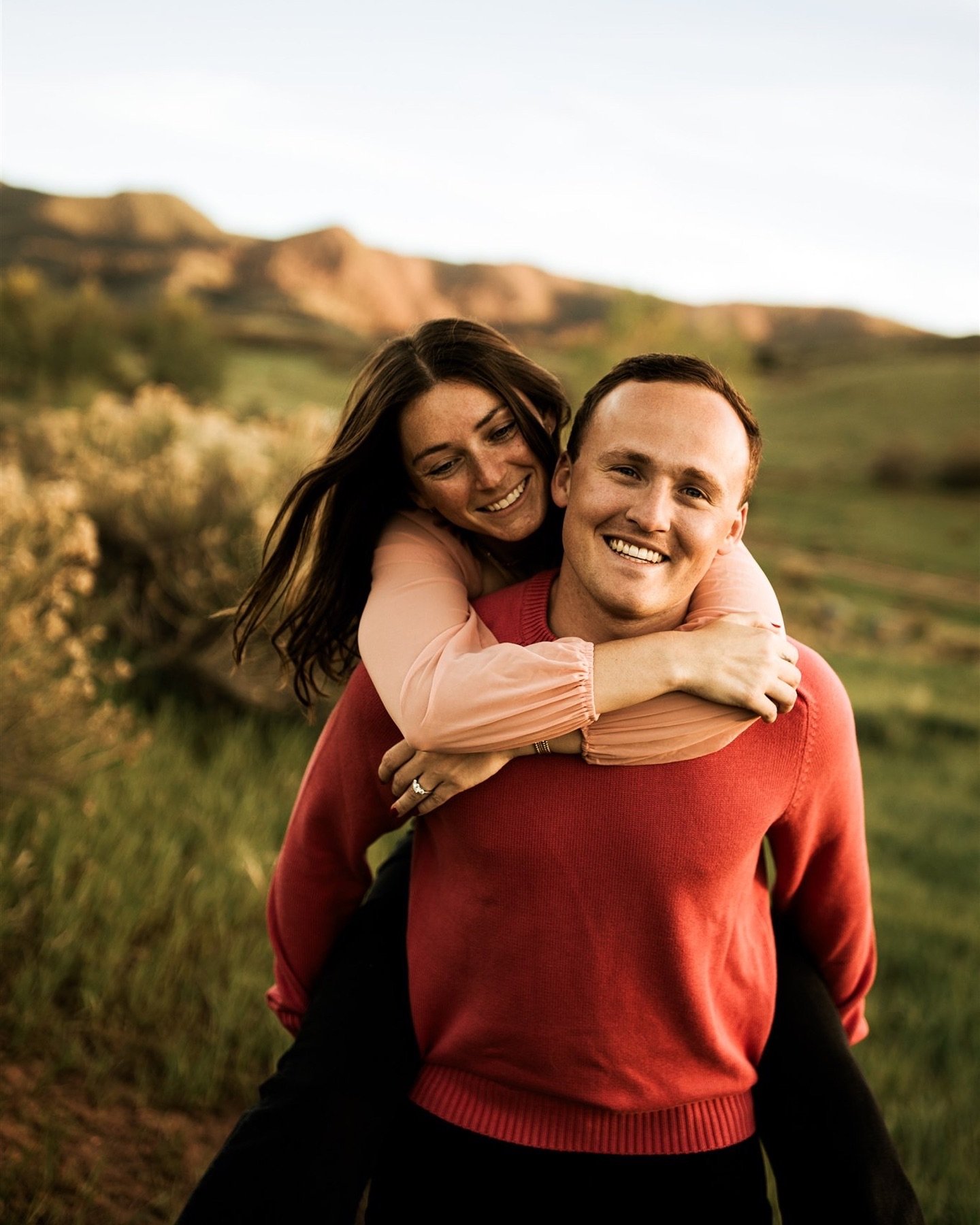 Sweet summer time 🌿 If these are the engagement photos, then I literally can&rsquo;t wait for their wedding next June!!!!!! 

-
-
-
-
-
-
-
-
#coloradoengagementphotographer #denverengagementphotographer #coloradocouplesphotographer #coloradowedding