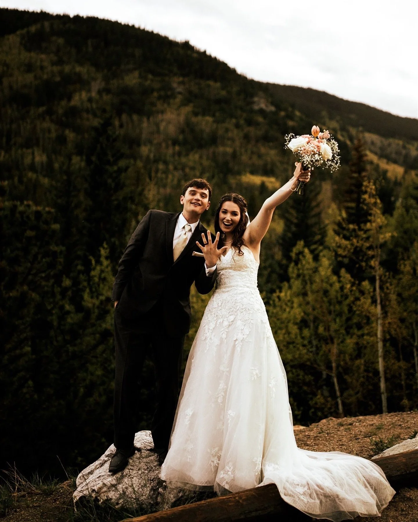 Lindsey and Jonah&rsquo;s elopement day is one I&rsquo;ll never forget 🥹

Some highlights include: Getting ready in their cute a-frame, grabbing coffee in their wedding attire, saying their vows in the POURING RAIN and sharing their first dance in t