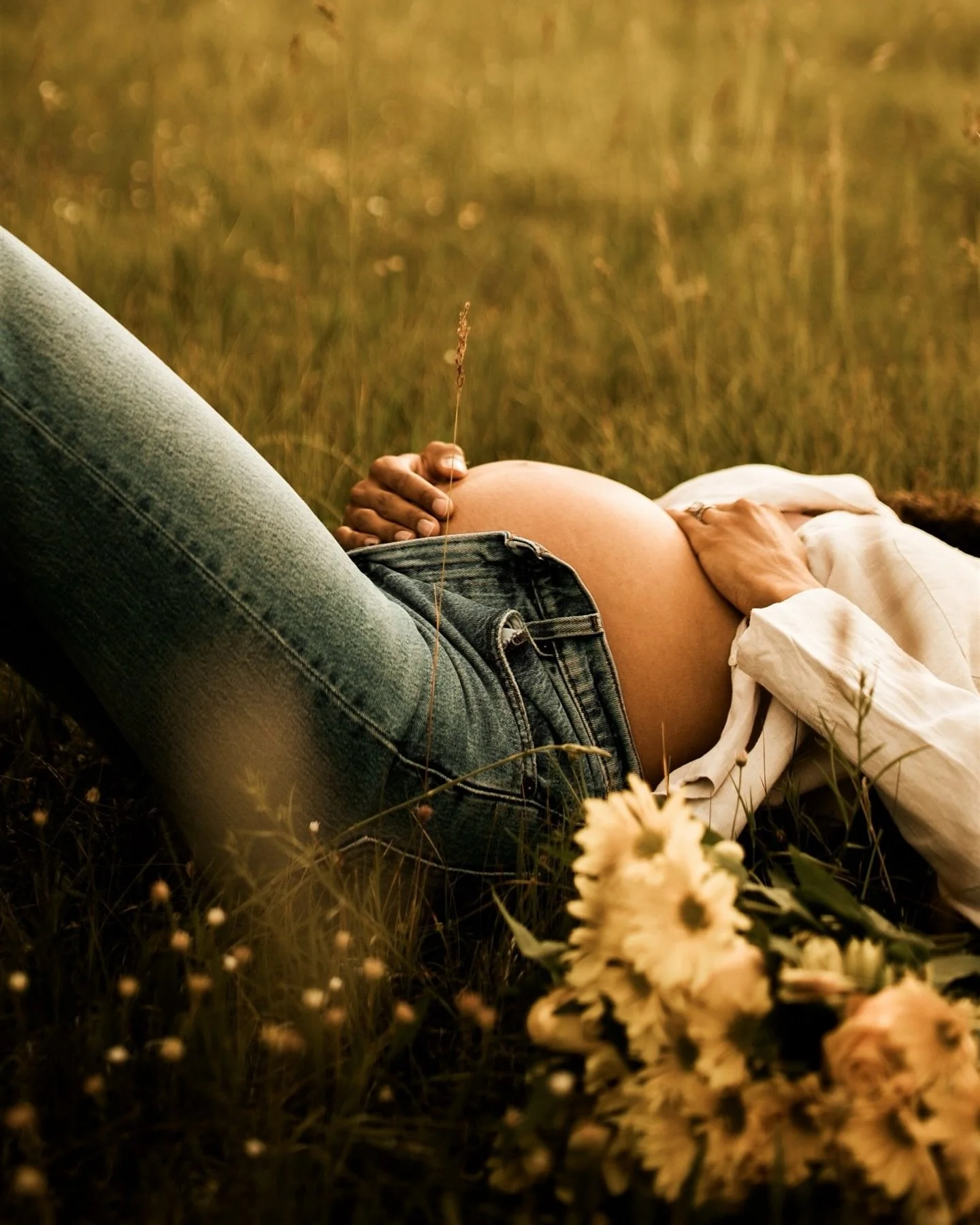 Having a full circle moment because I went to Stef + Dan&rsquo;s home this morning to document some newborn photos!! I&rsquo;ll never be over their June maternity session 🌼🌼🌼

-
-
-
-
-
-
-
-
#denvermaternityphotographer #coloradomaternityphotogra
