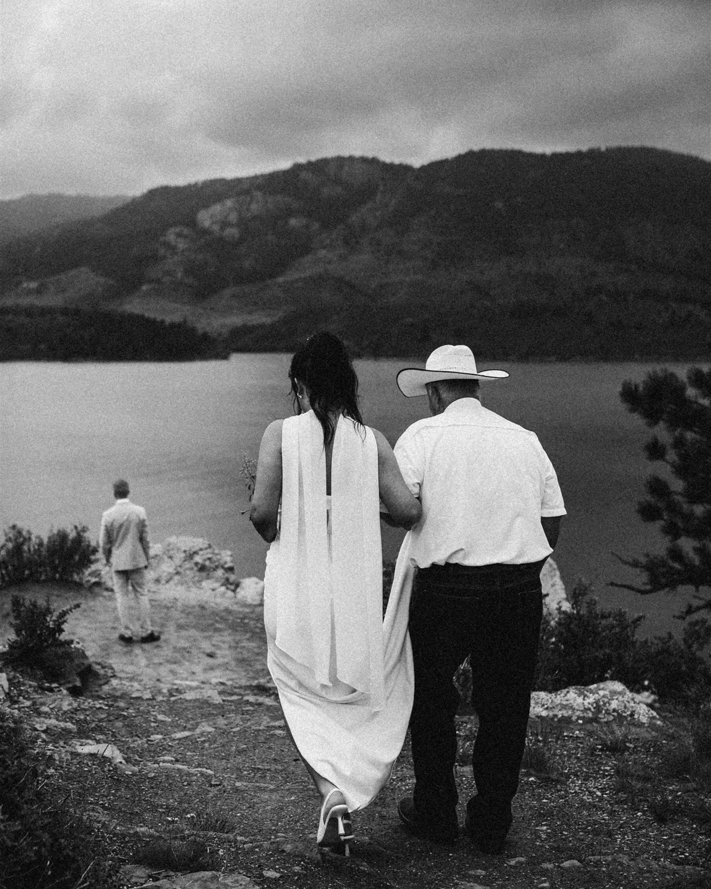 Slow season is here and it&rsquo;s time to get caught up on sharing all the magic that happened in 2025 🫶🏼

Photo: @capturedbyktphoto 
Venue: @_deskchair 

Photographed by associate Cydney (: 

-
-
-
-
-
-
-
-
-
#coloradoweddingphotographer #colora