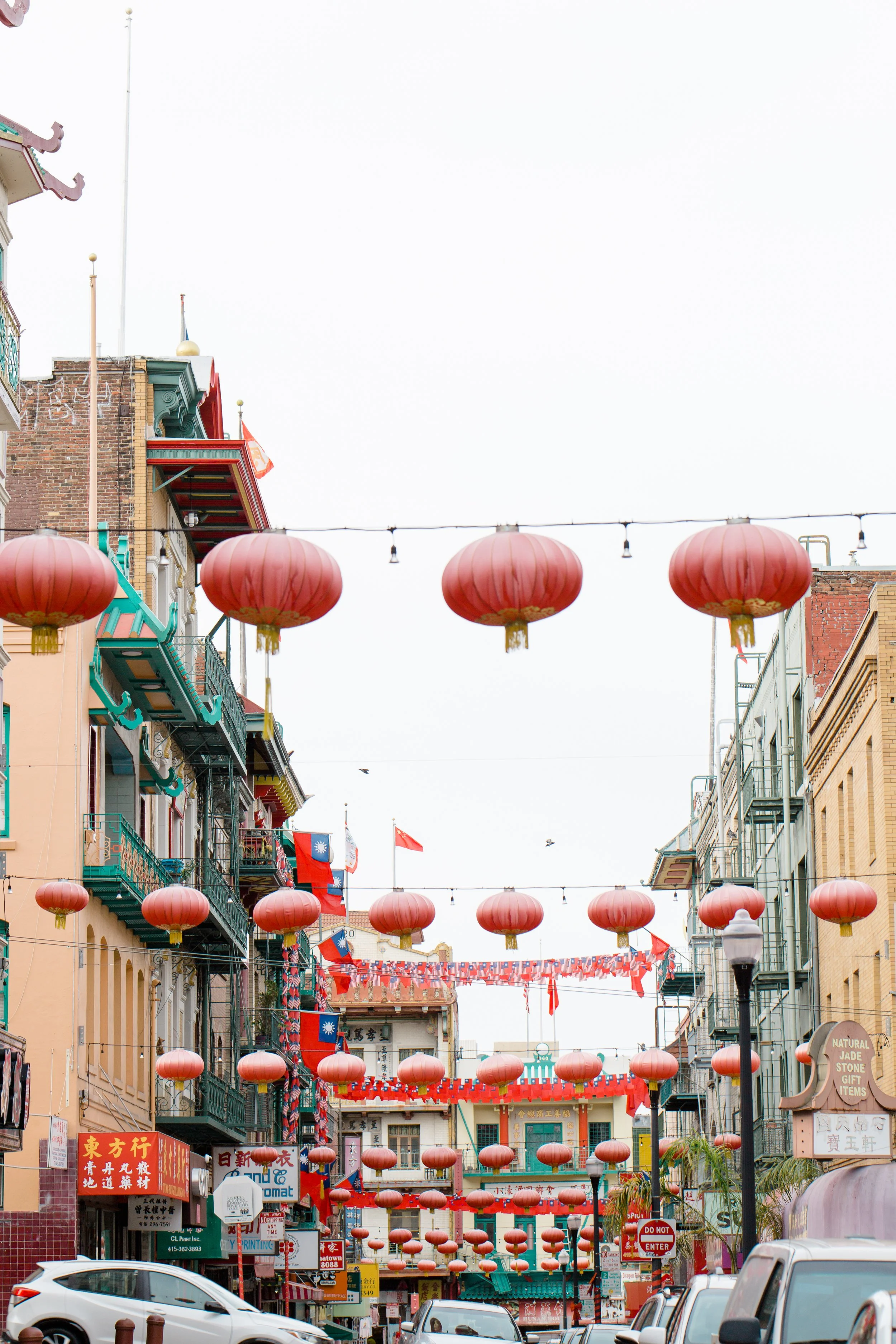 San Francisco Chinatown Wedding moongate lounge