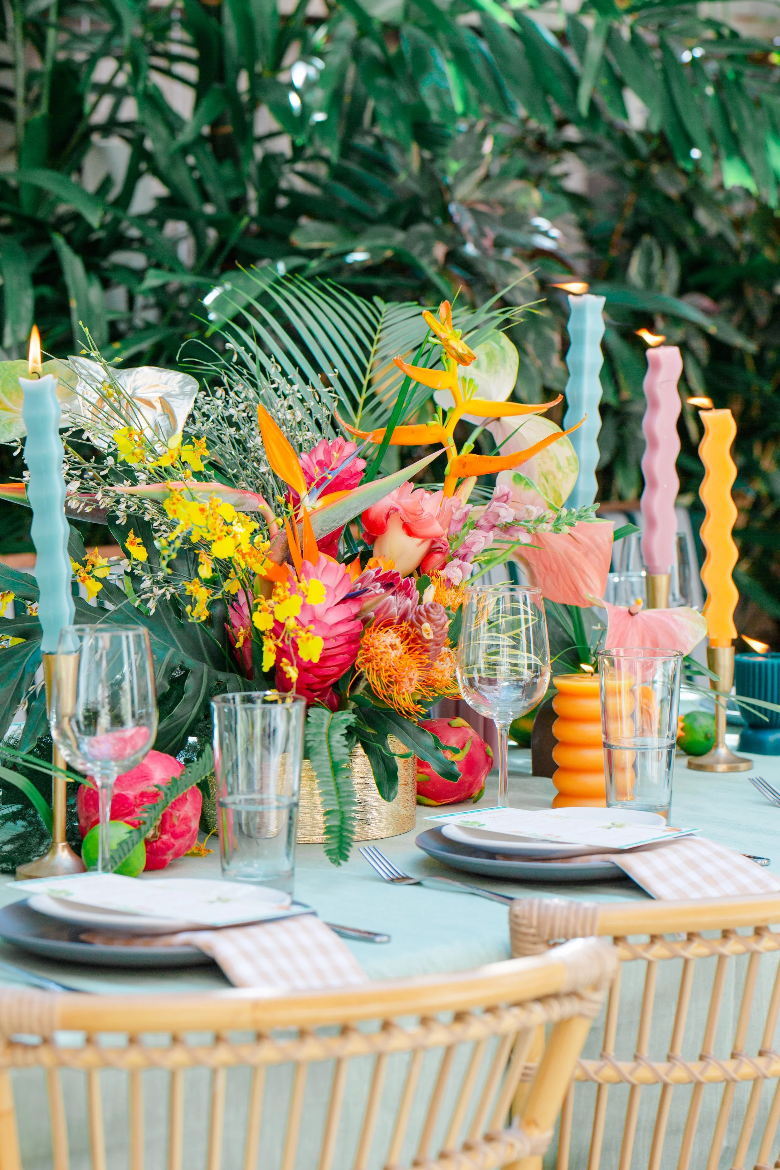 stunning tropical flower arrangements waikiki wedding