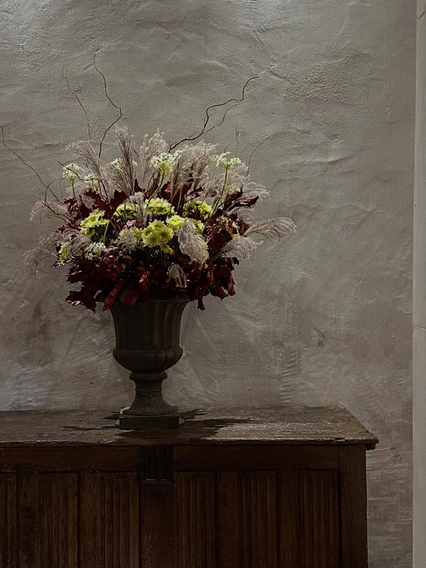🇫🇷 2025 
Stunning floral arrangements in the rooms of Chateau Chenonceau ❤️