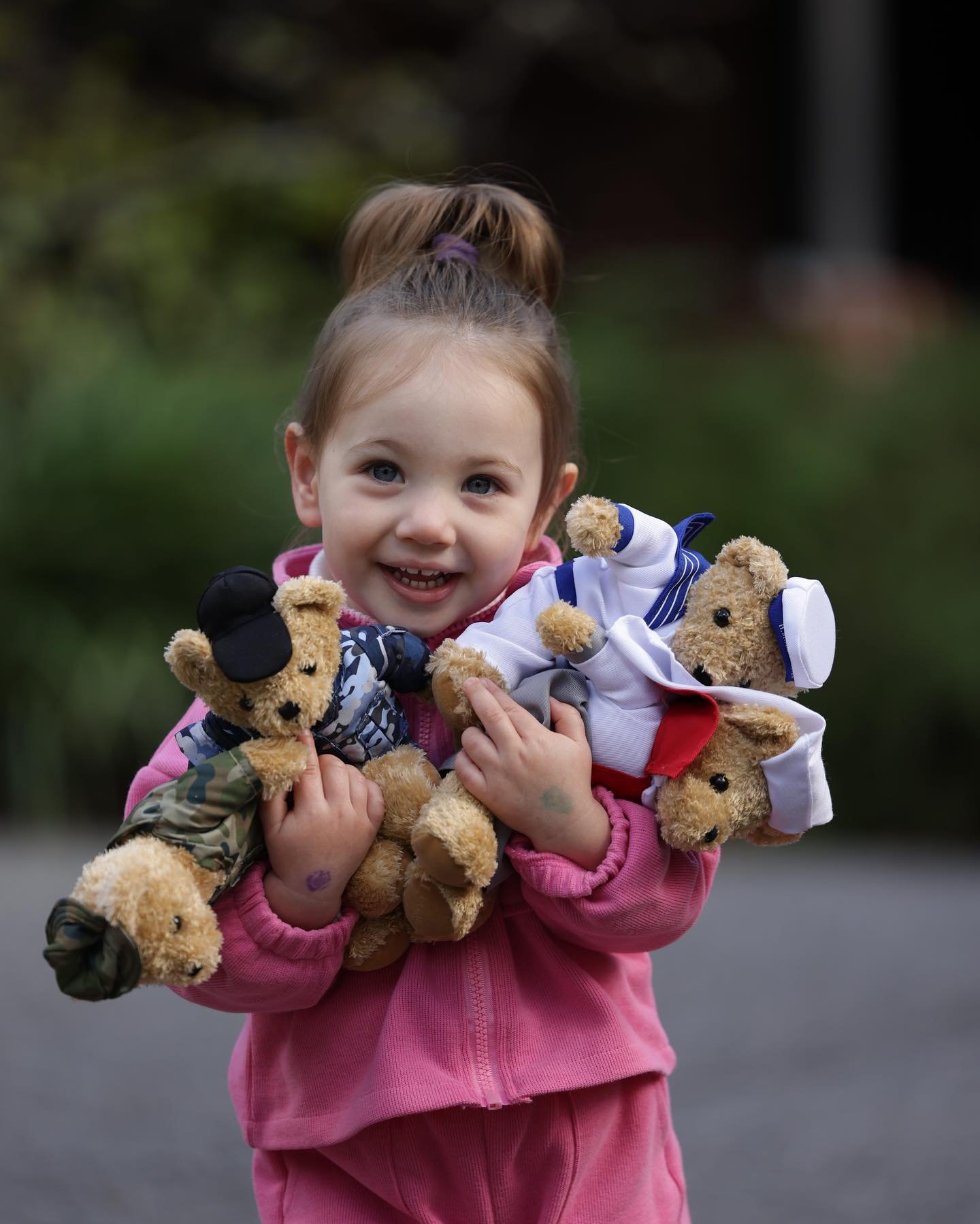 My family &amp; I are beneficiaries of Melbourne Legacy.  @melbournelegacy. This #legacyweek marks 100 years of @melbournelegacy providing essential support to the families of veterans. You can also stand with them by donating online to show your sup